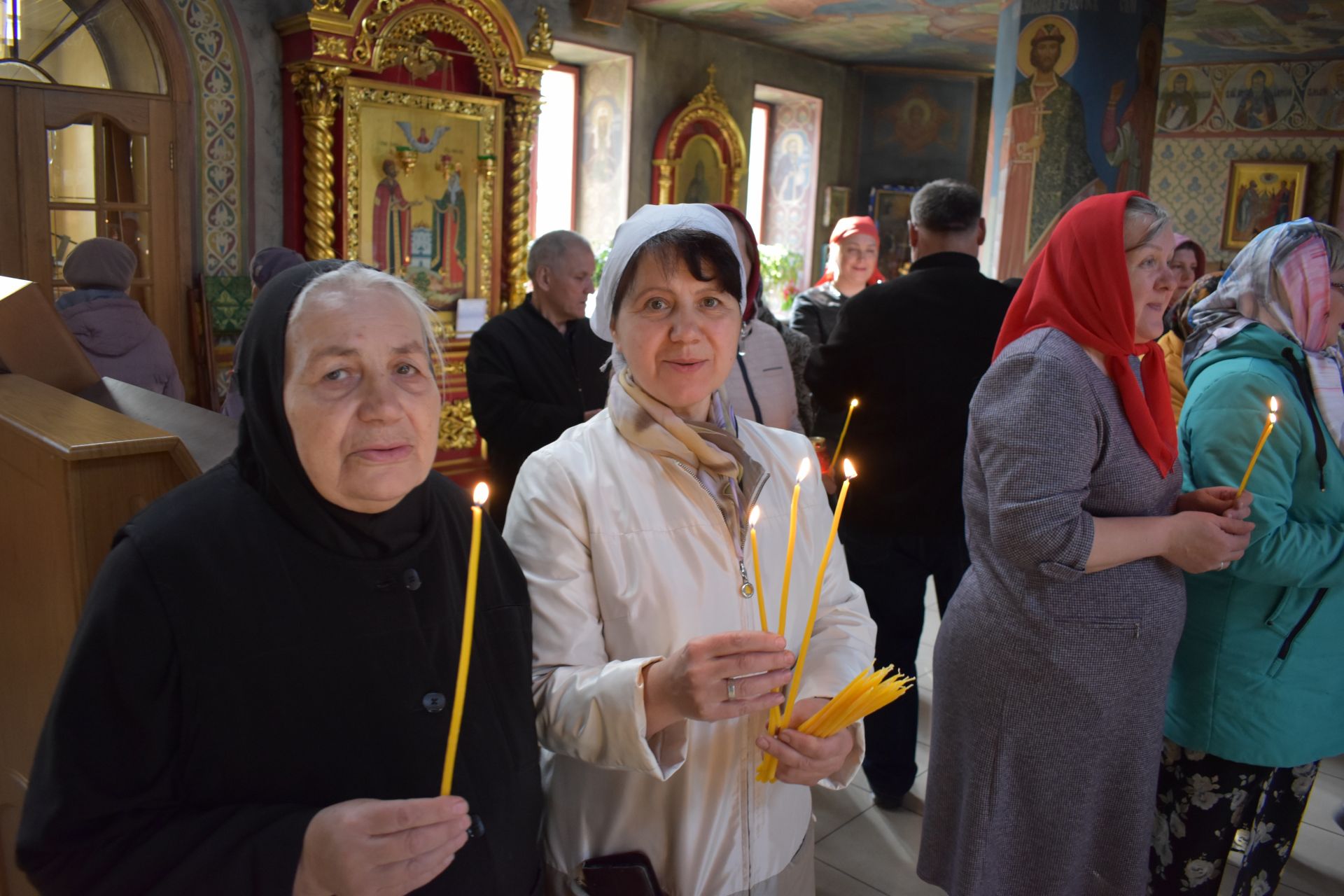 Фоторепортаж: пасхальная служба в Алексеевском