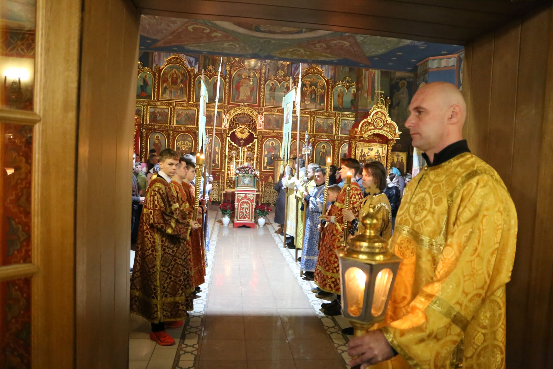 Фоторепортаж: пасхальная служба в Алексеевском