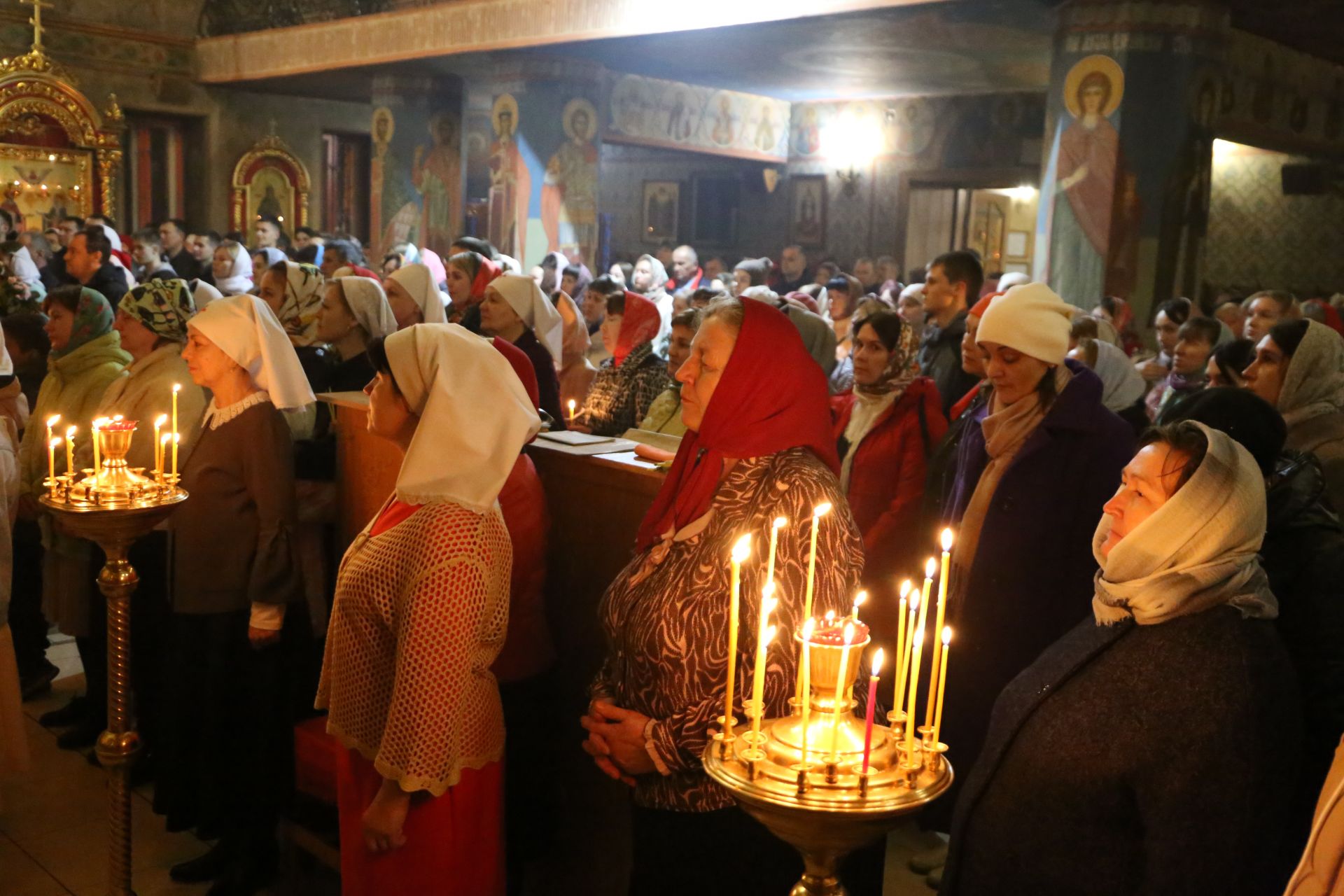 Фоторепортаж: пасхальная служба в Алексеевском