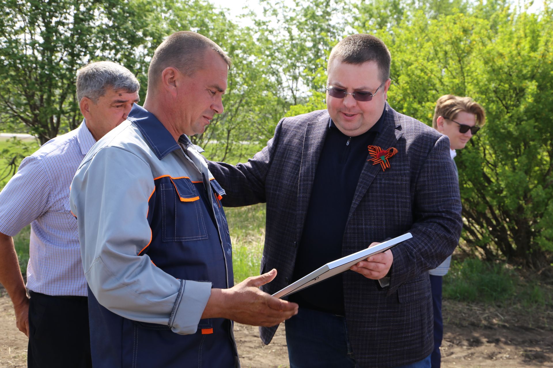 Передовикам сева вручили денежные сертификаты