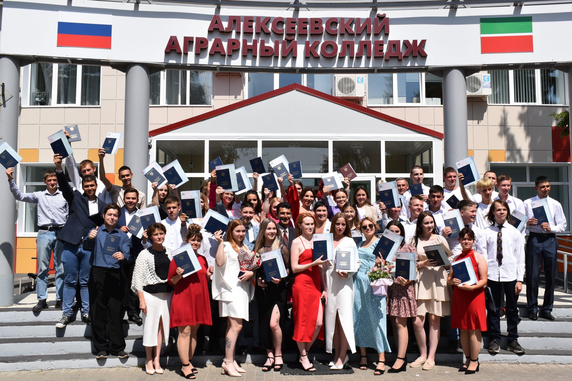 В Алексеевском аграрном колледже около ста студентов получили дипломы