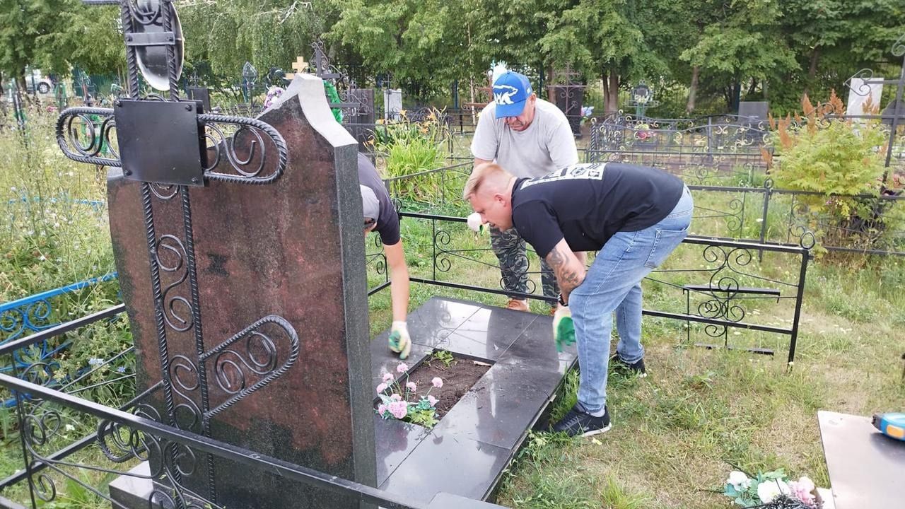 В Алексеевском идут работы по восстановлению разрушенных памятников