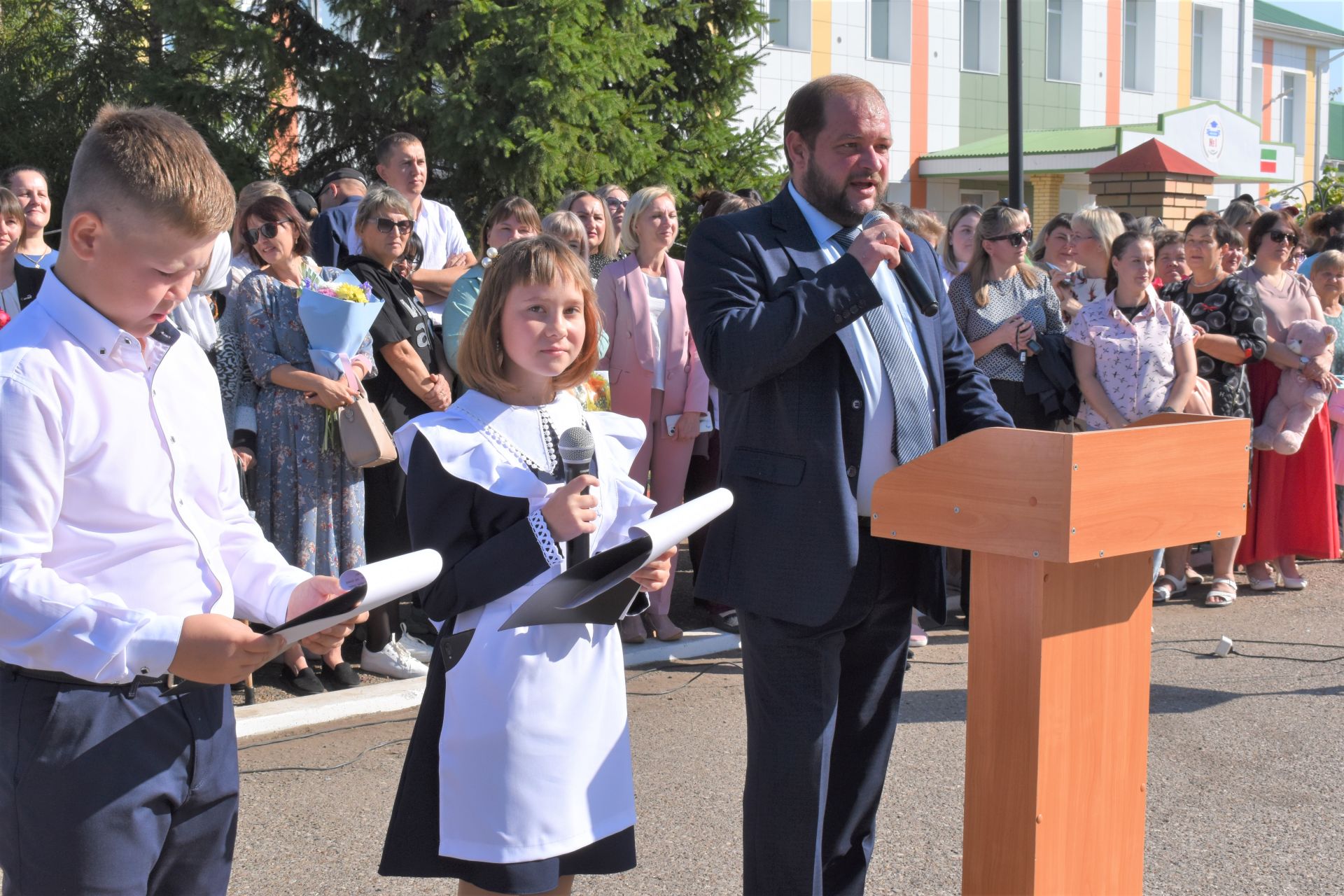 В первой школе райцентра прошла торжественная линейка в честь начала учебного года