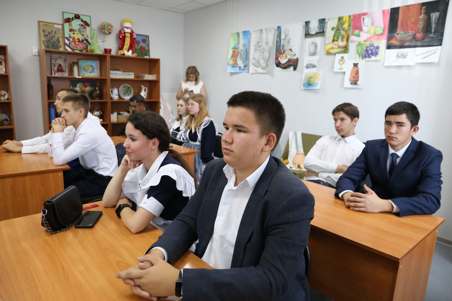 Министр лесного хозяйства Татарстана в обновленной Алексеевской детской школе искусств провел открытый урок «Разговоры о важном»
