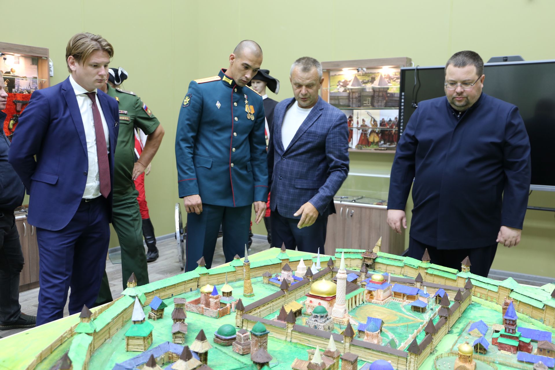 Герой России Расим Баксиков посетил подростковый клуб Юнармеец в Билярске