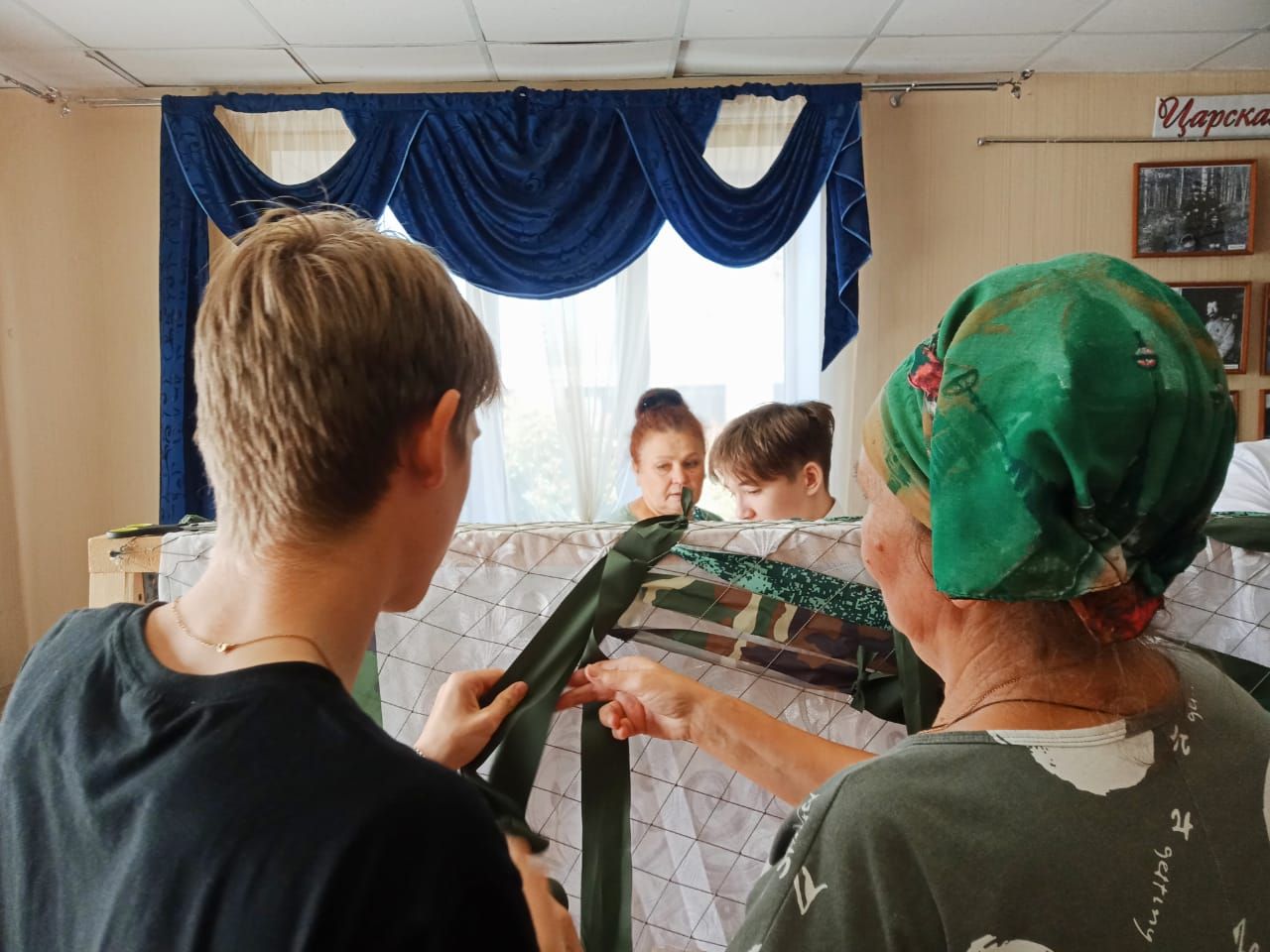 Алексеевские юнармейцы сплели три маскировочные сети для СВО
