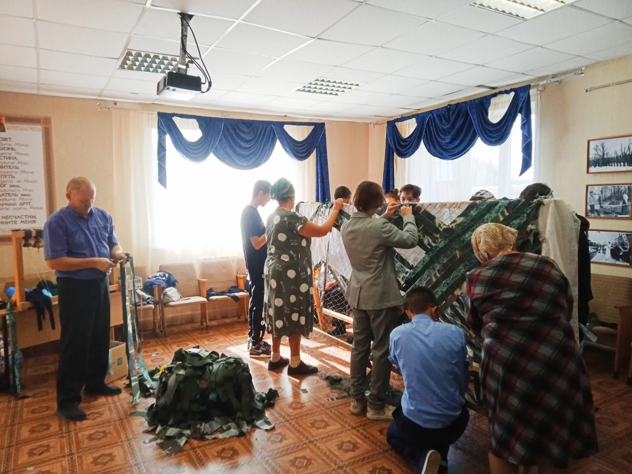 Алексеевские юнармейцы сплели три маскировочные сети для СВО