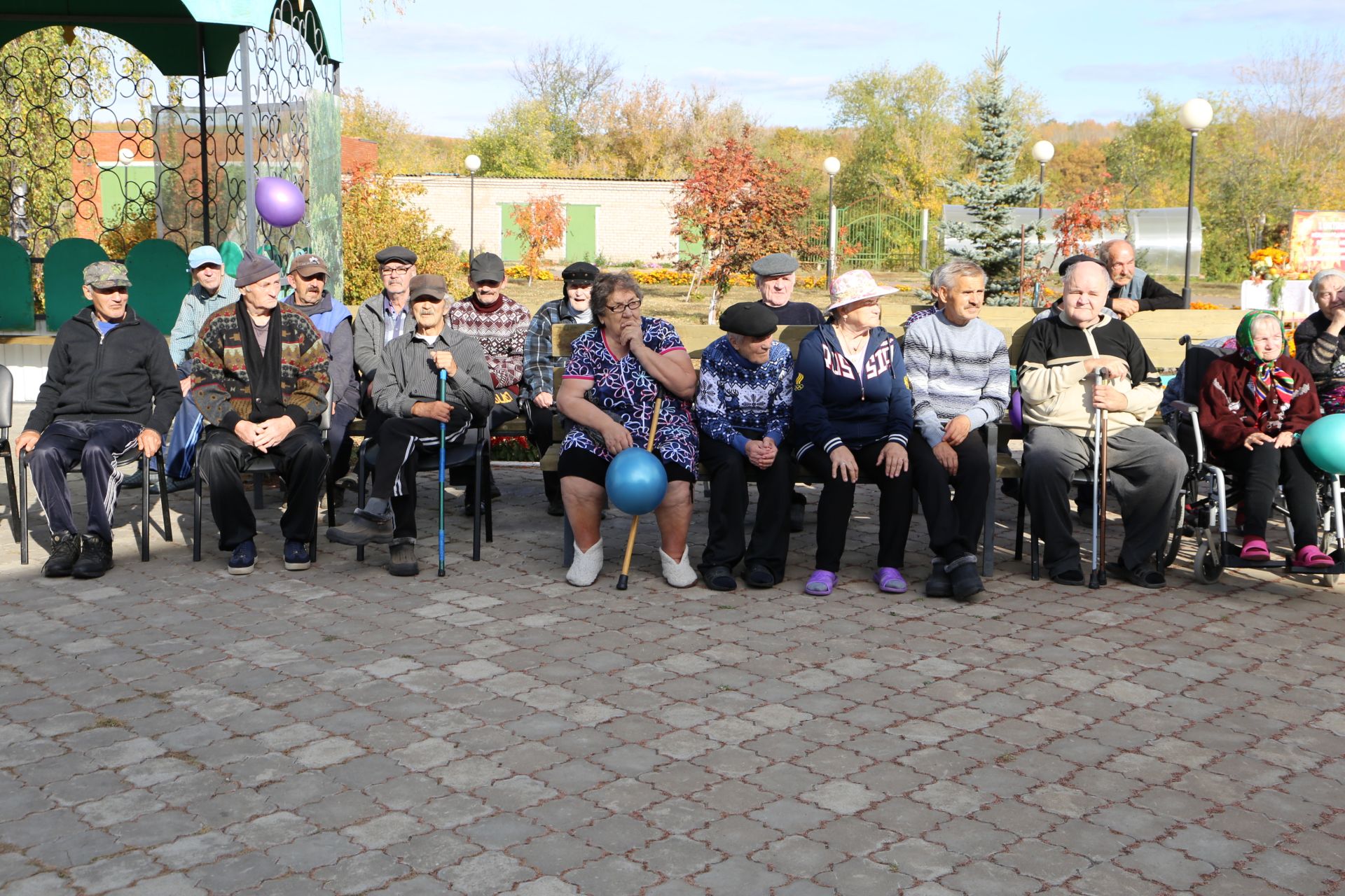 В доме-интернате в Больших Полянках прошел концерт, посвященный Дню пожилого человека