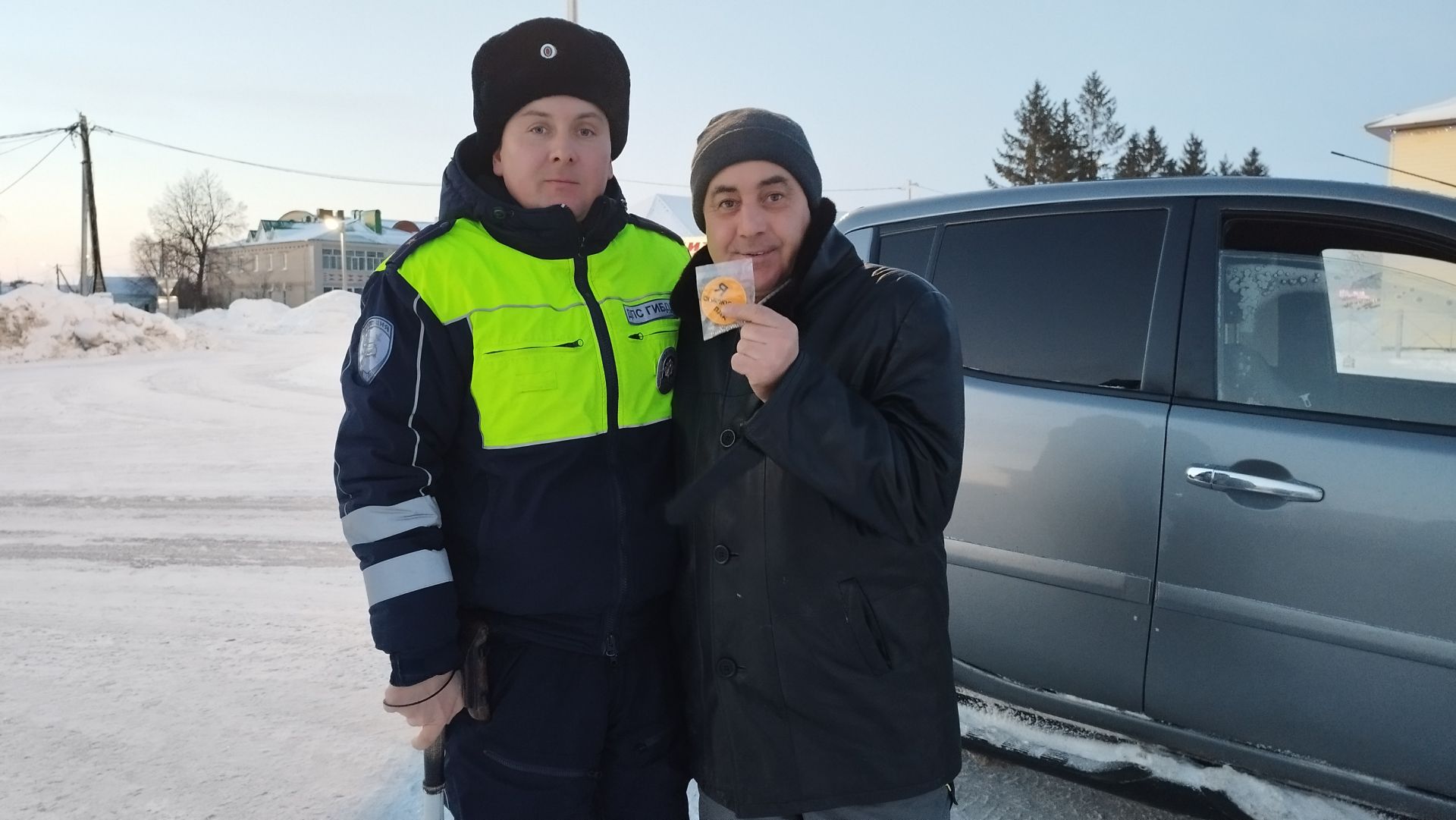 Сотрудники ГИБДД поздравили алексеевцев с Новым годом