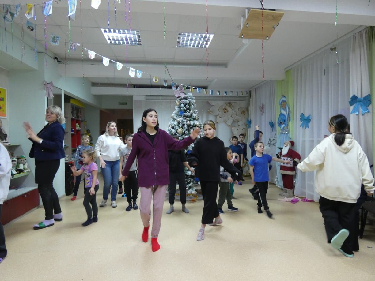 В Рождество алексеевские школьники с родителями посетили ребят из приюта Забота