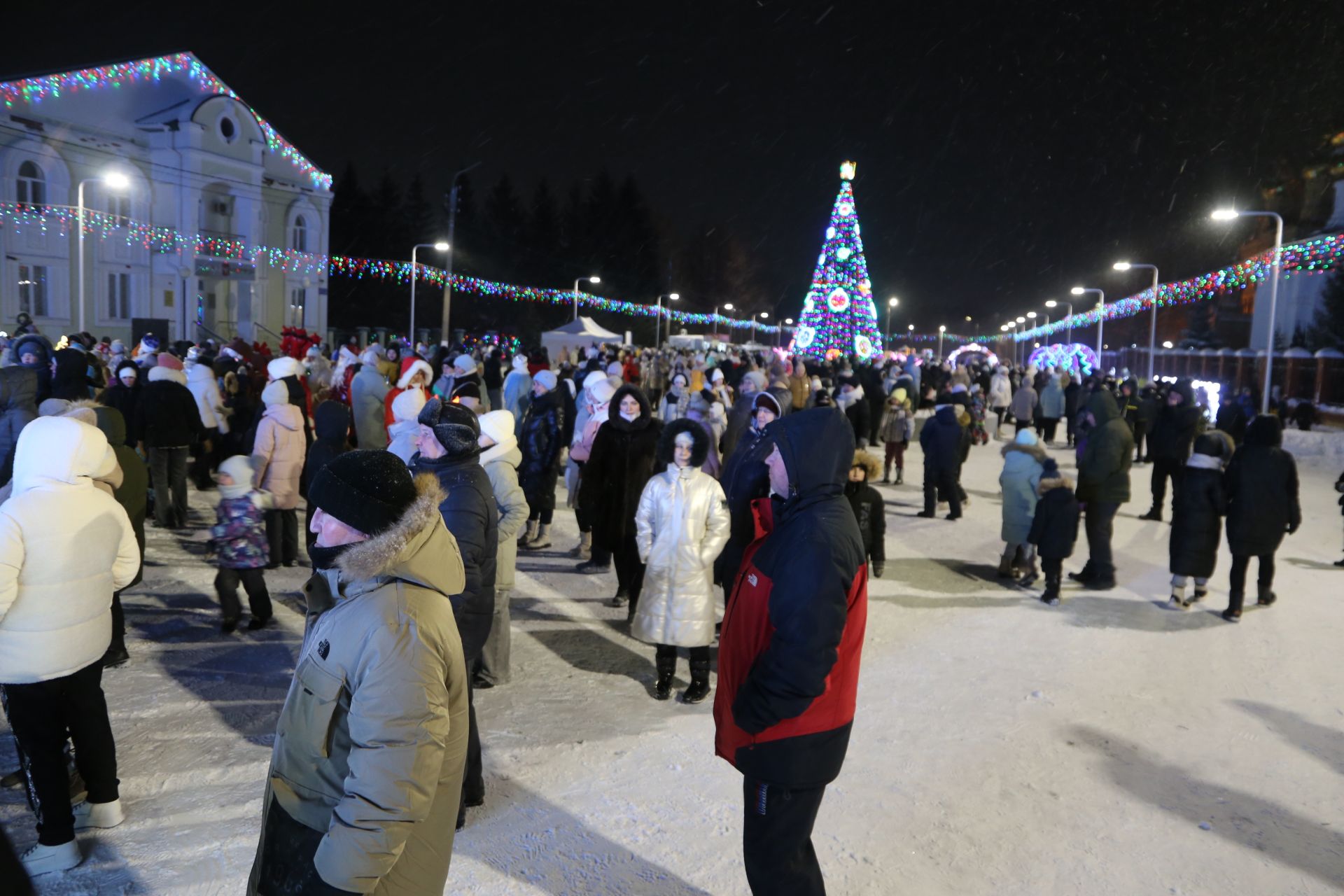 В Алексеевском состоялось открытие главной елки