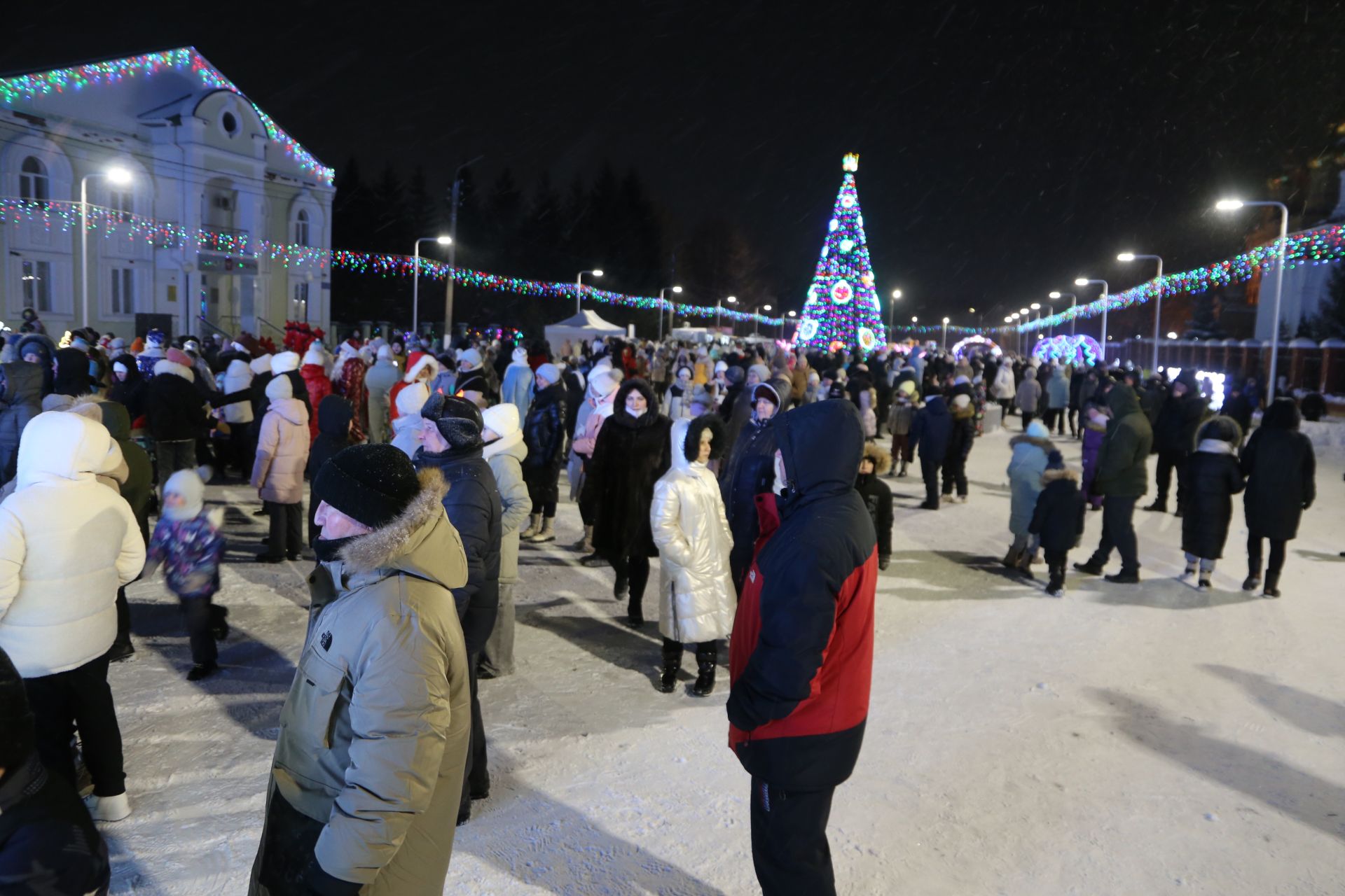 В Алексеевском состоялось открытие главной елки