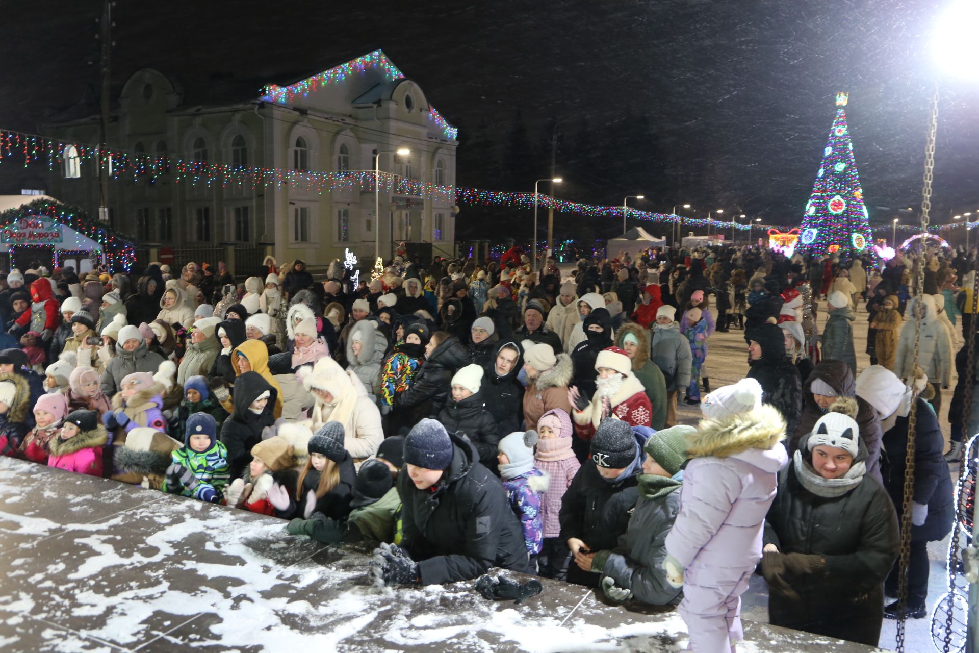 В Алексеевском состоялось открытие главной елки