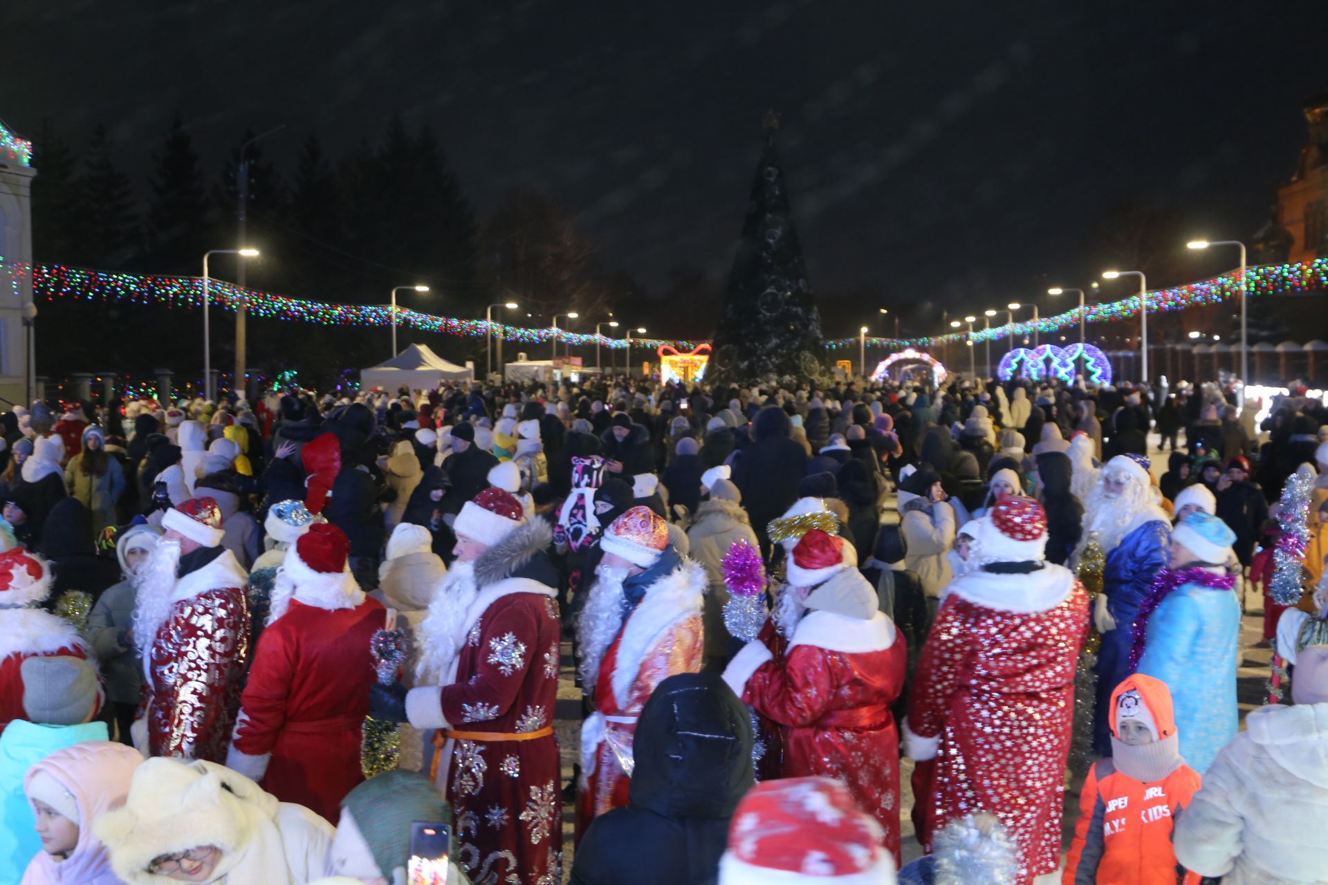 В Алексеевском состоялось открытие главной елки