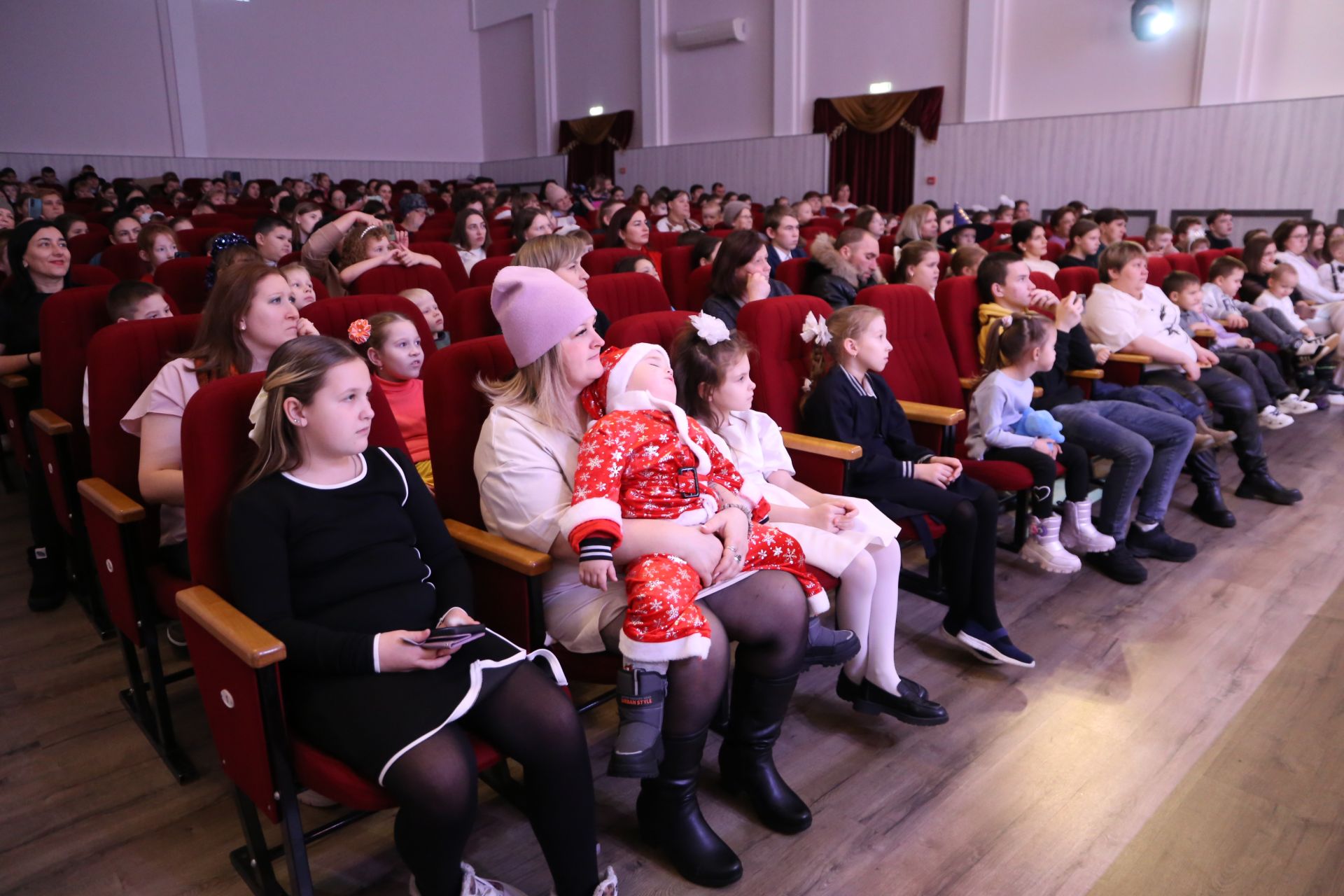 В Алексеевском состоялось новогоднее представление для детей участников СВО