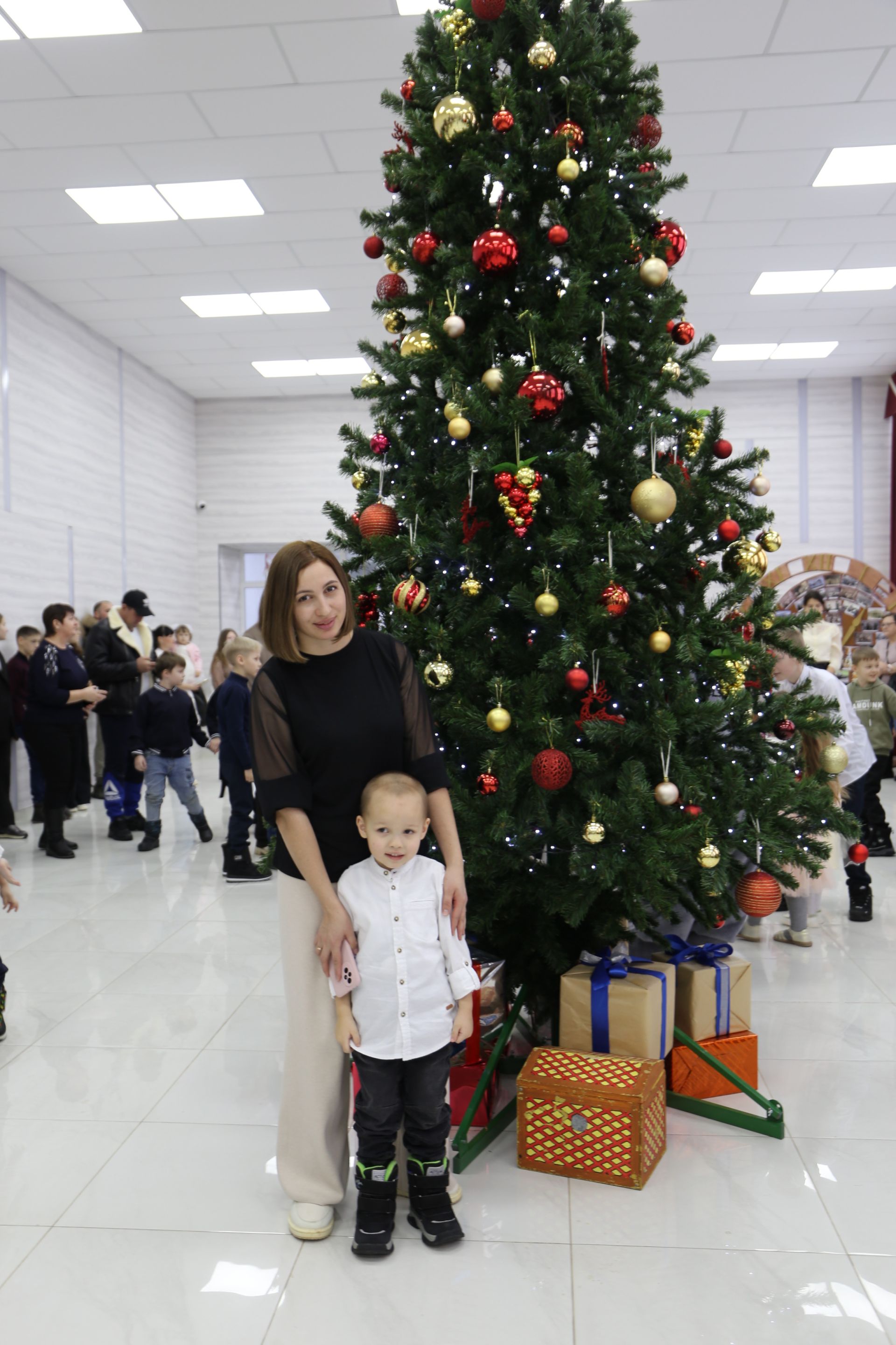 В Алексеевском состоялось новогоднее представление для детей участников СВО