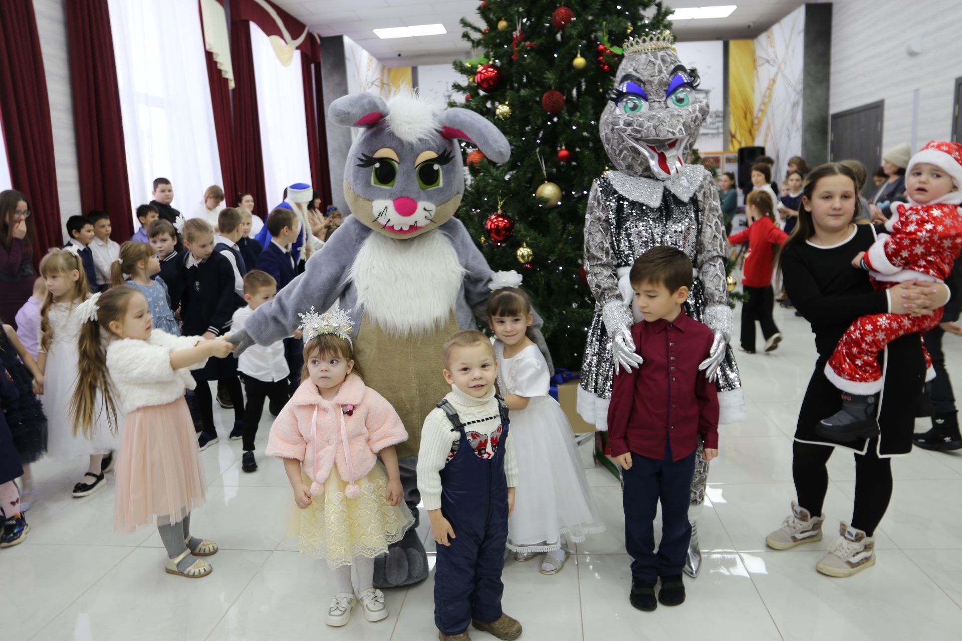 В Алексеевском состоялось новогоднее представление для детей участников СВО