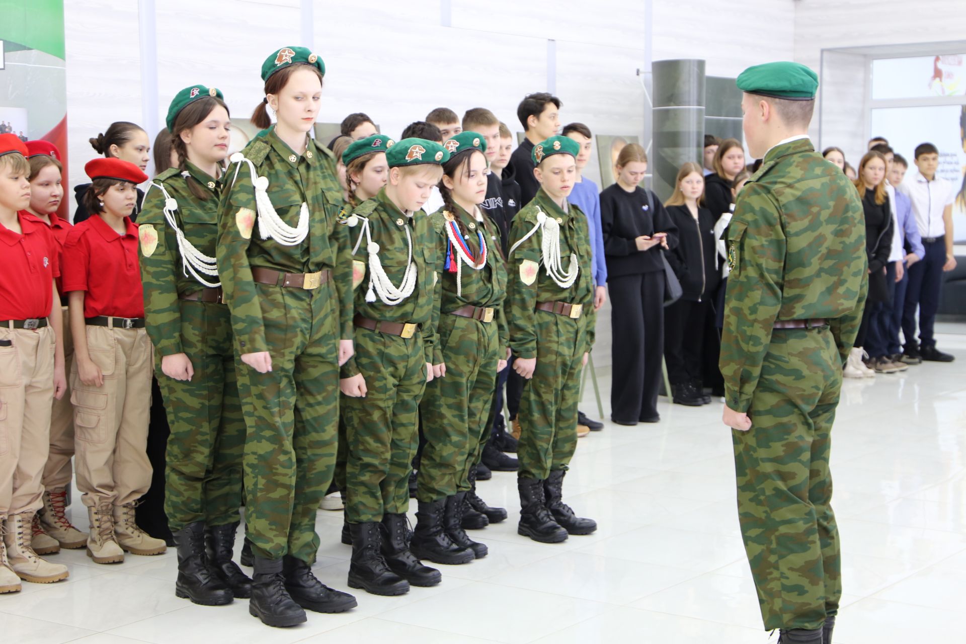 В Алексеевском районе открылась патриотическая выставка «Герои среди нас»