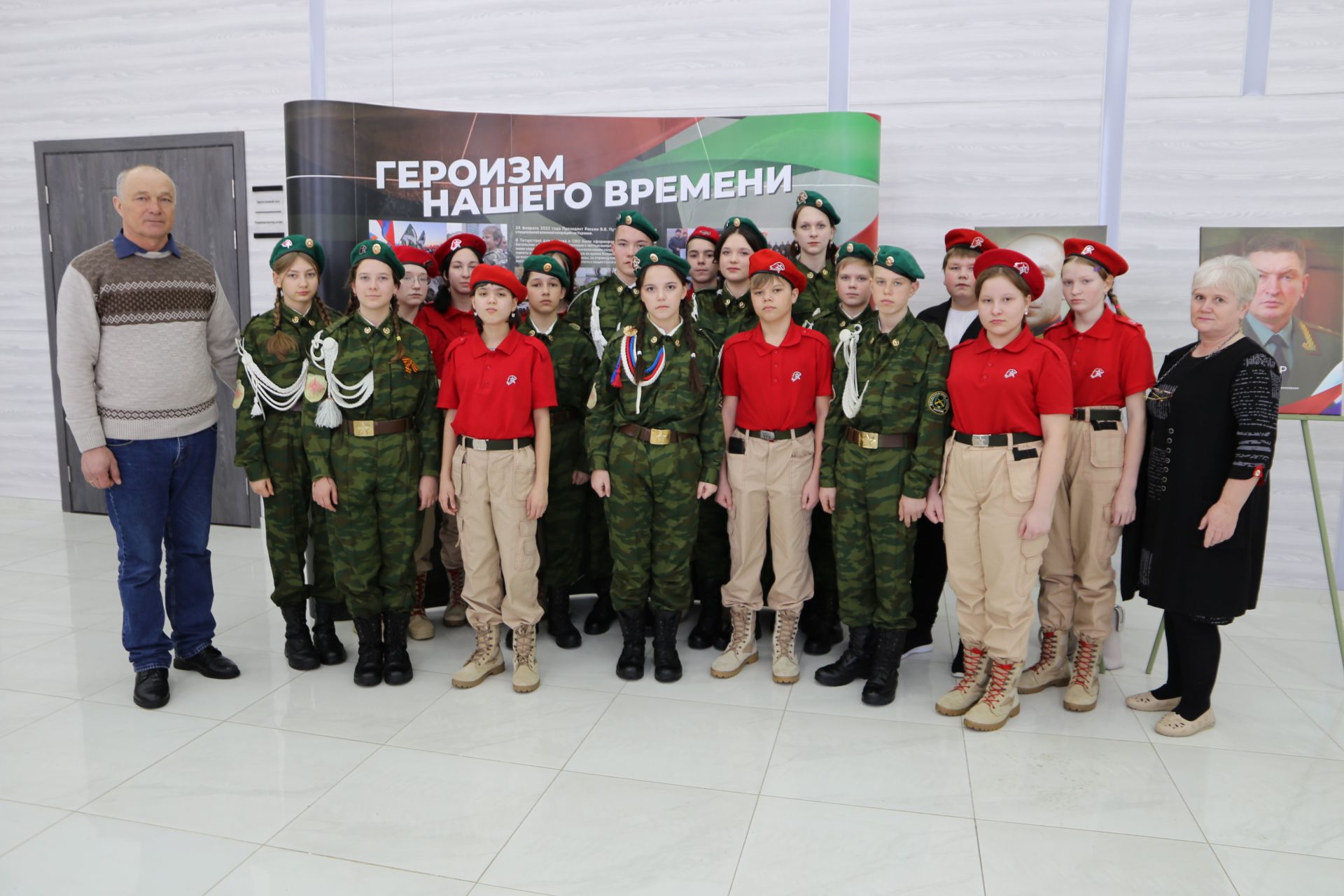В Алексеевском районе открылась патриотическая выставка «Герои среди нас»