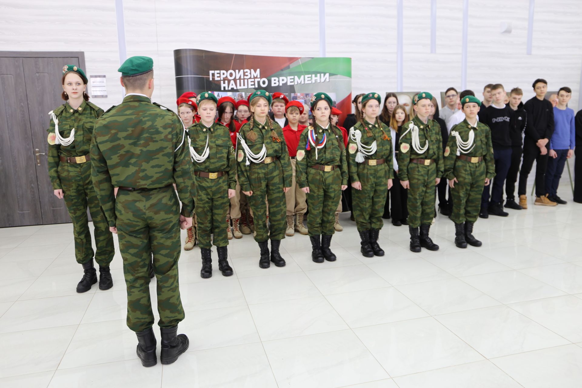 В Алексеевском районе открылась патриотическая выставка «Герои среди нас»