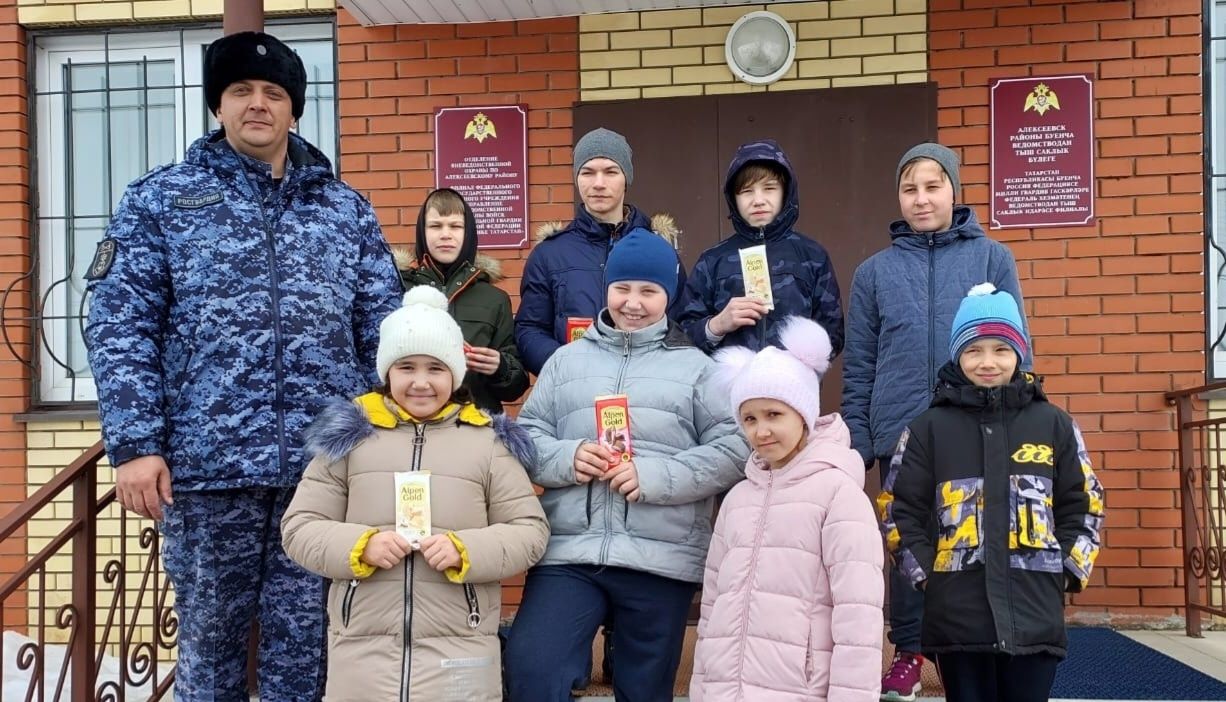Воспитанники алексеевского приюта Забота побывали в гостях у сотрудников Росгвардии