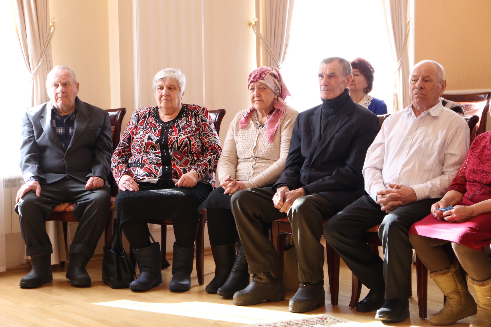 В Алексеевском ЗАГСе прошло чествование семейных пар, которые прожили вместе несколько десятков лет