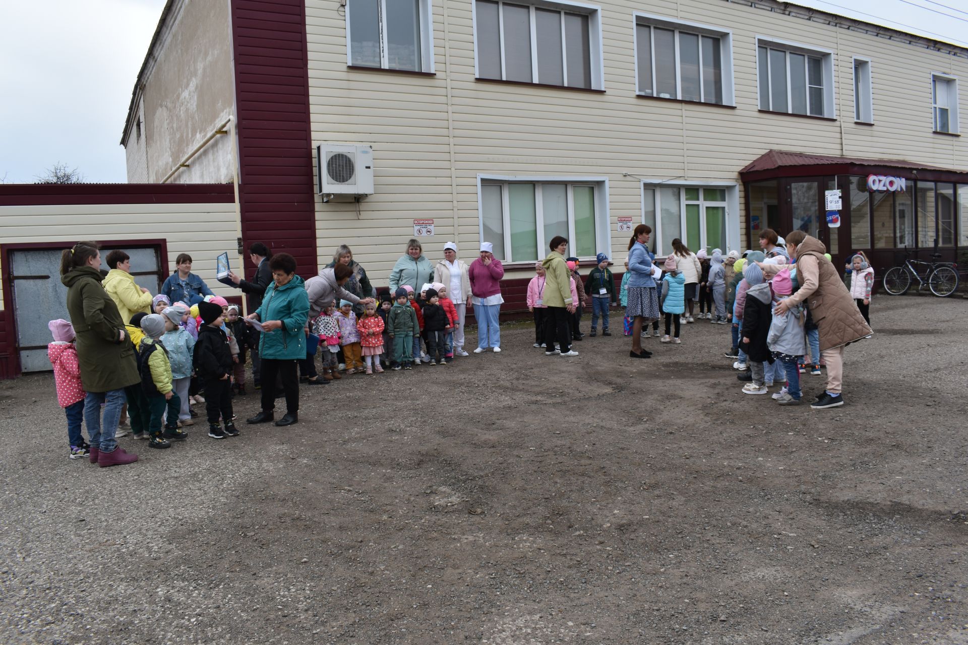 Учебные тренировки по эвакуации прошли в дошкольных учреждениях района