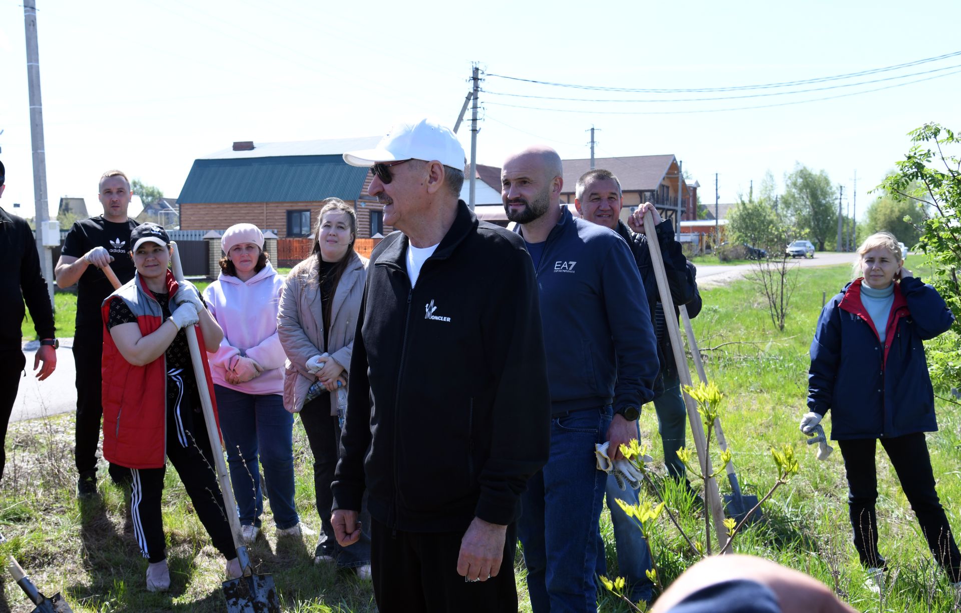 Алексеевские дорожники организовали субботник в парке «Дорожник»