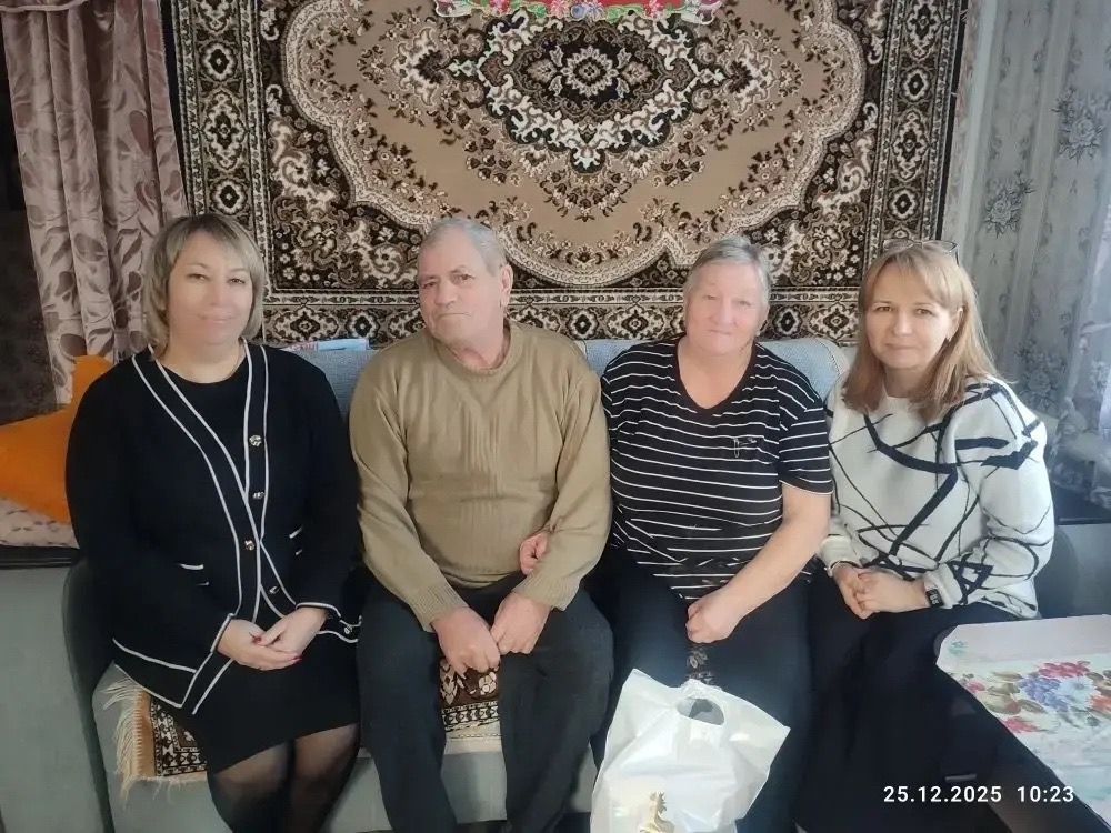 В Алексеевском районе семьи героев СВО получили новогодние продуктовые наборы