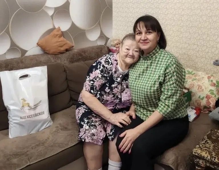 В Алексеевском районе семьи героев СВО получили новогодние продуктовые наборы