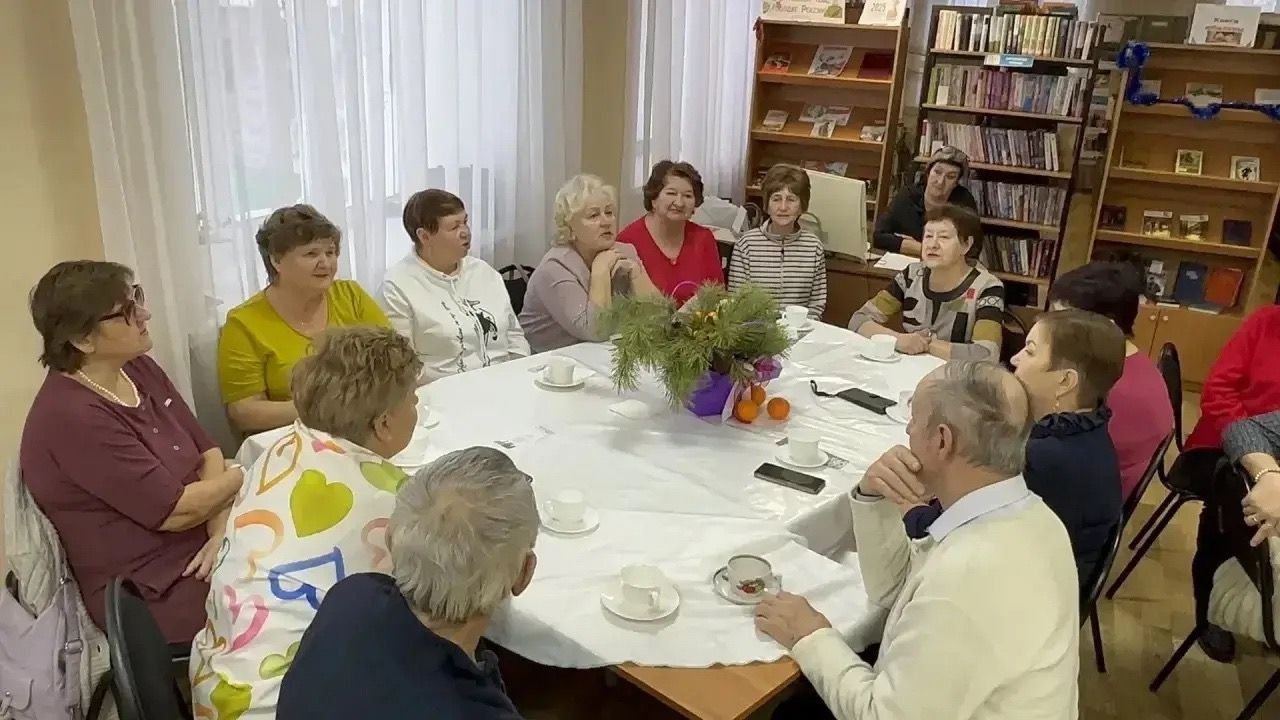 «Россыпь талантов у новогодней ёлки»: творческий вечер в Центральной библиотеке