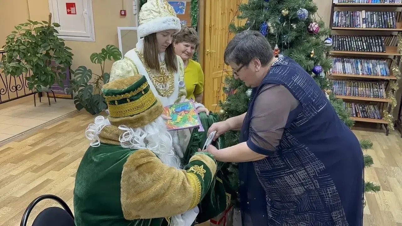«Россыпь талантов у новогодней ёлки»: творческий вечер в Центральной библиотеке