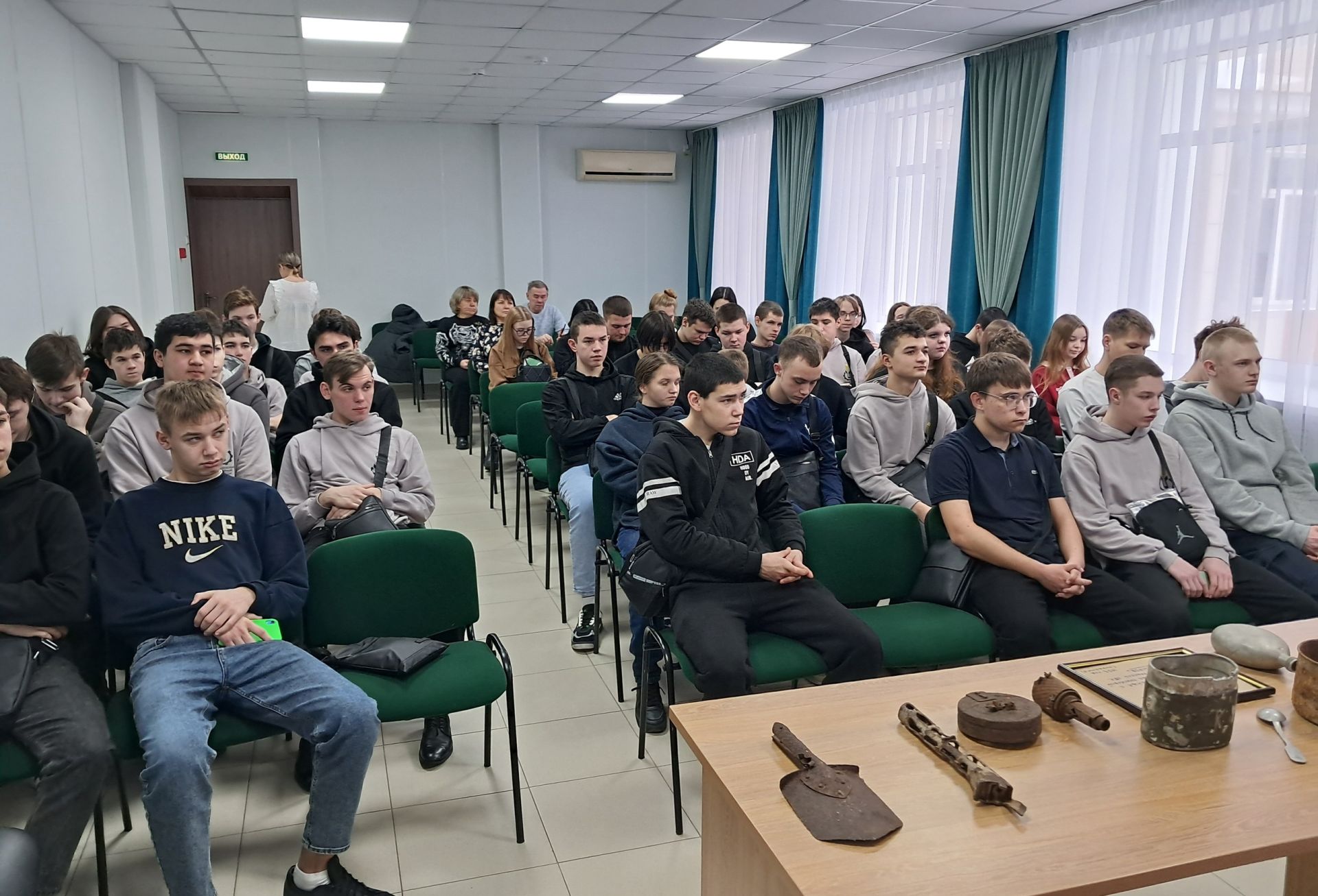 В честь Дня воинской славы в Алексеевском аграрном колледже прошла выставка