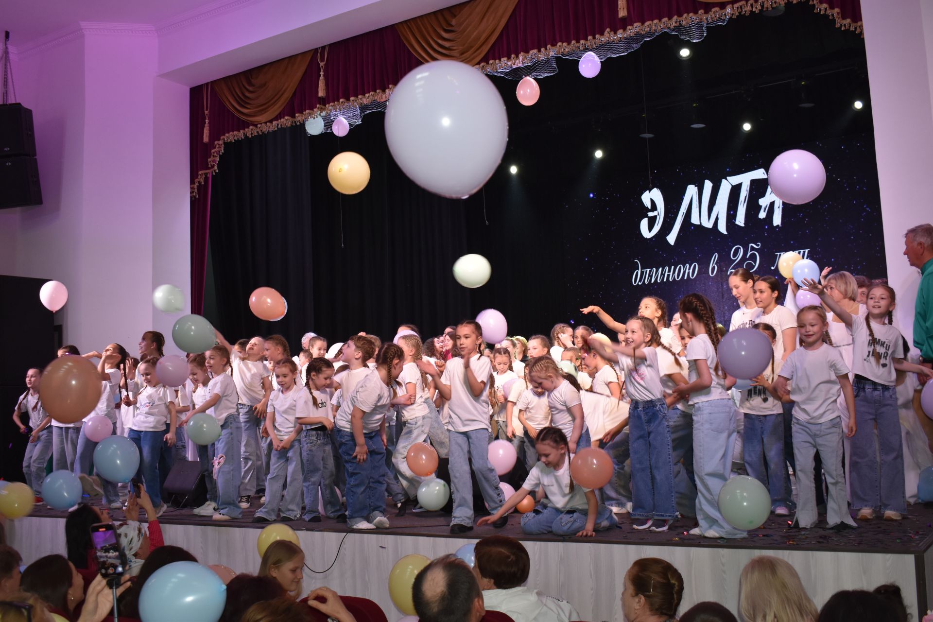 В Алексеевском состоялся юбилейный концерт «Элиты» и «Золотой молодости»