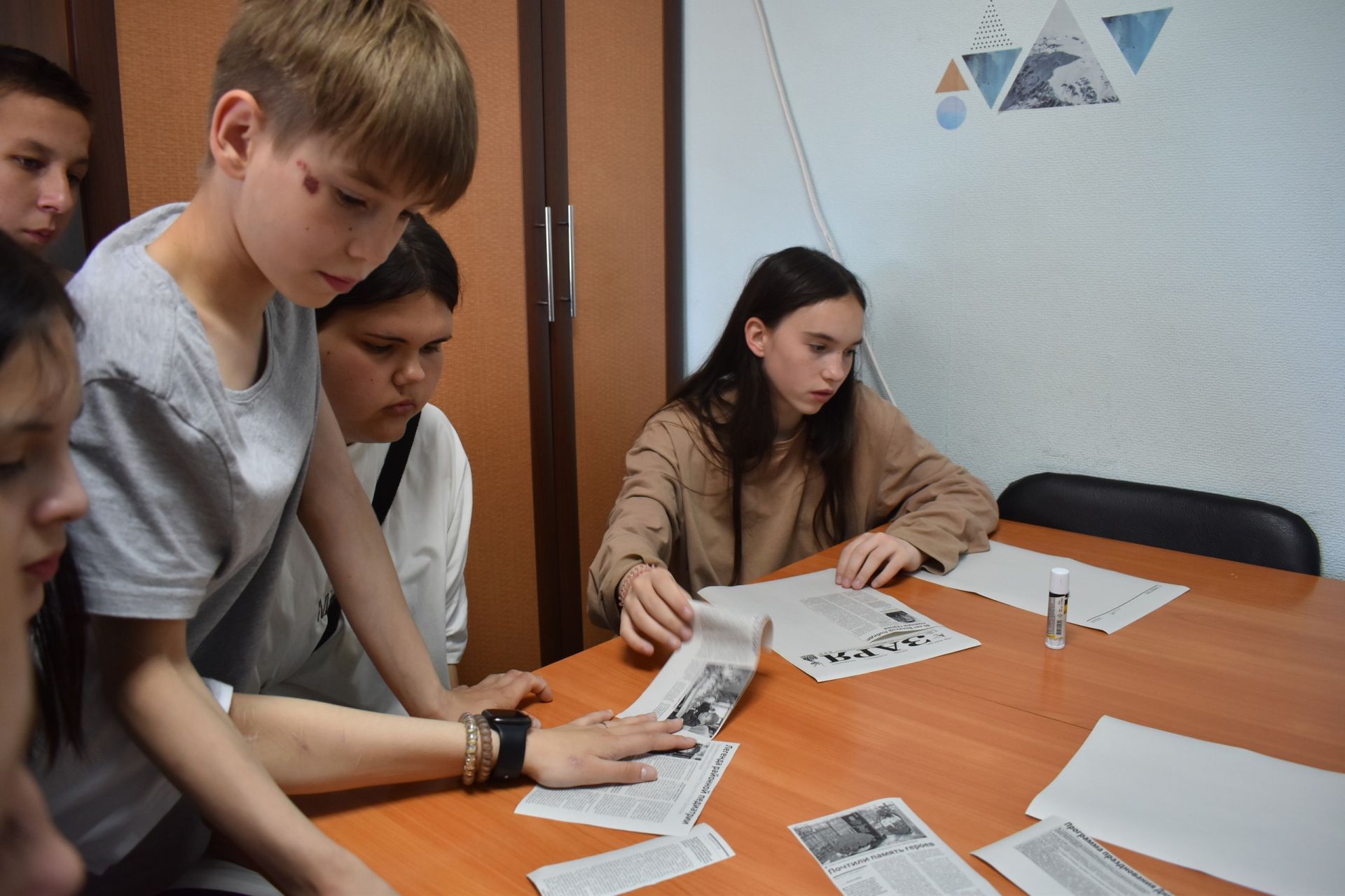 Юные журналисты из приюта «Забота» побывали в редакции газеты «Заря»
