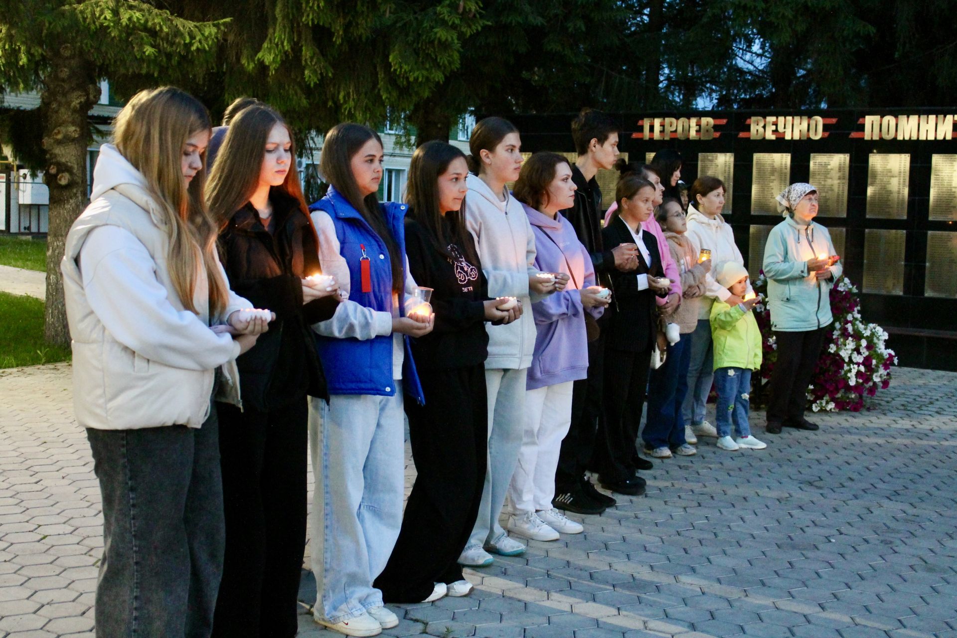 Алексеевцы зажгли «Свечи памяти» в День памяти и скорби