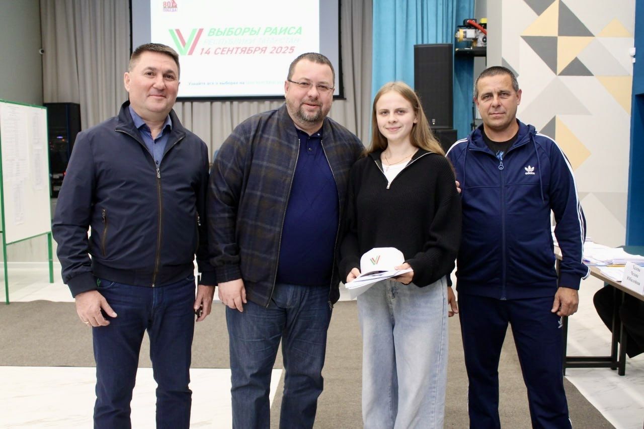 Глава района и министр лесного хозяйства побывали на избирательных участках