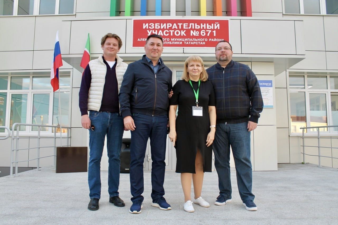 Глава района и министр лесного хозяйства побывали на избирательных участках