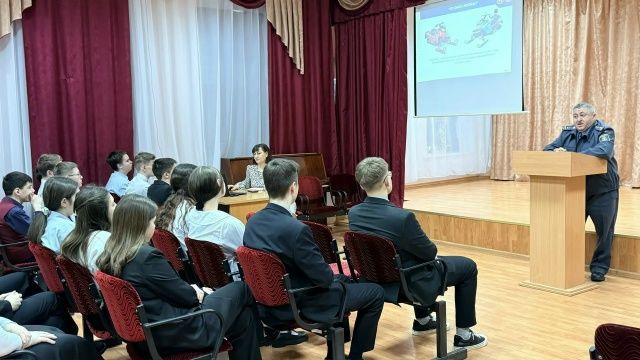 В Билярской школе прошел урок безопасности по управлению мототехникой