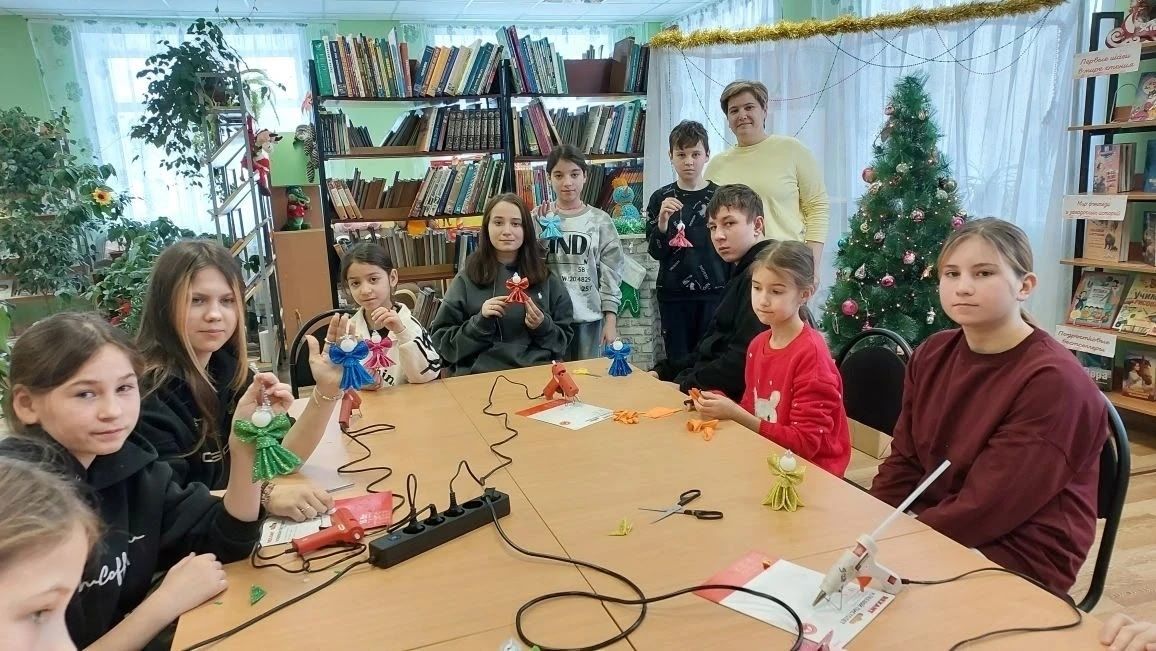 Рождественское чудо своими руками:  в Центральной библиотеке прошел увлекательный мастер-класс