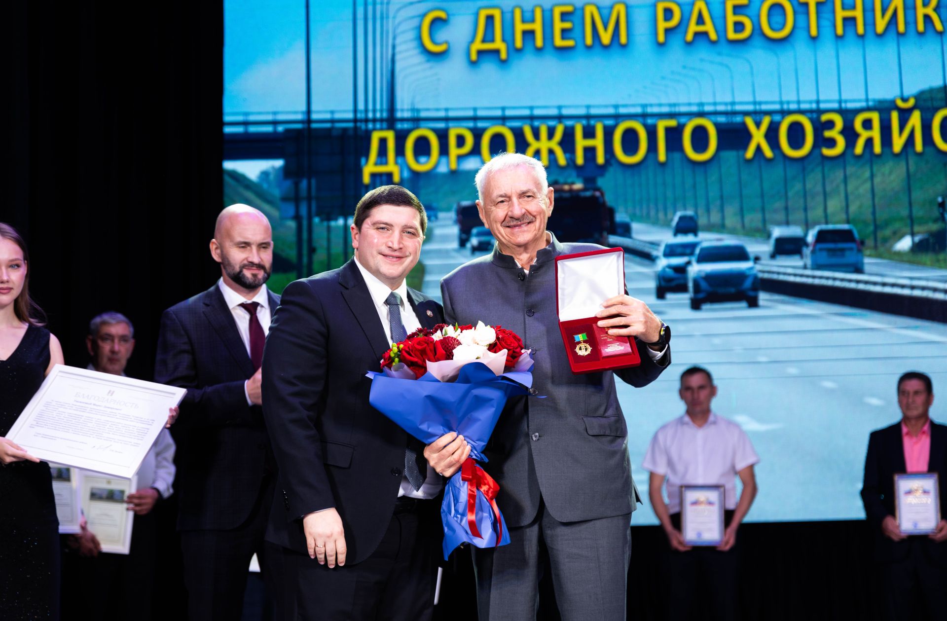 В Алексеевском районе наградили работников дорожной отрасли