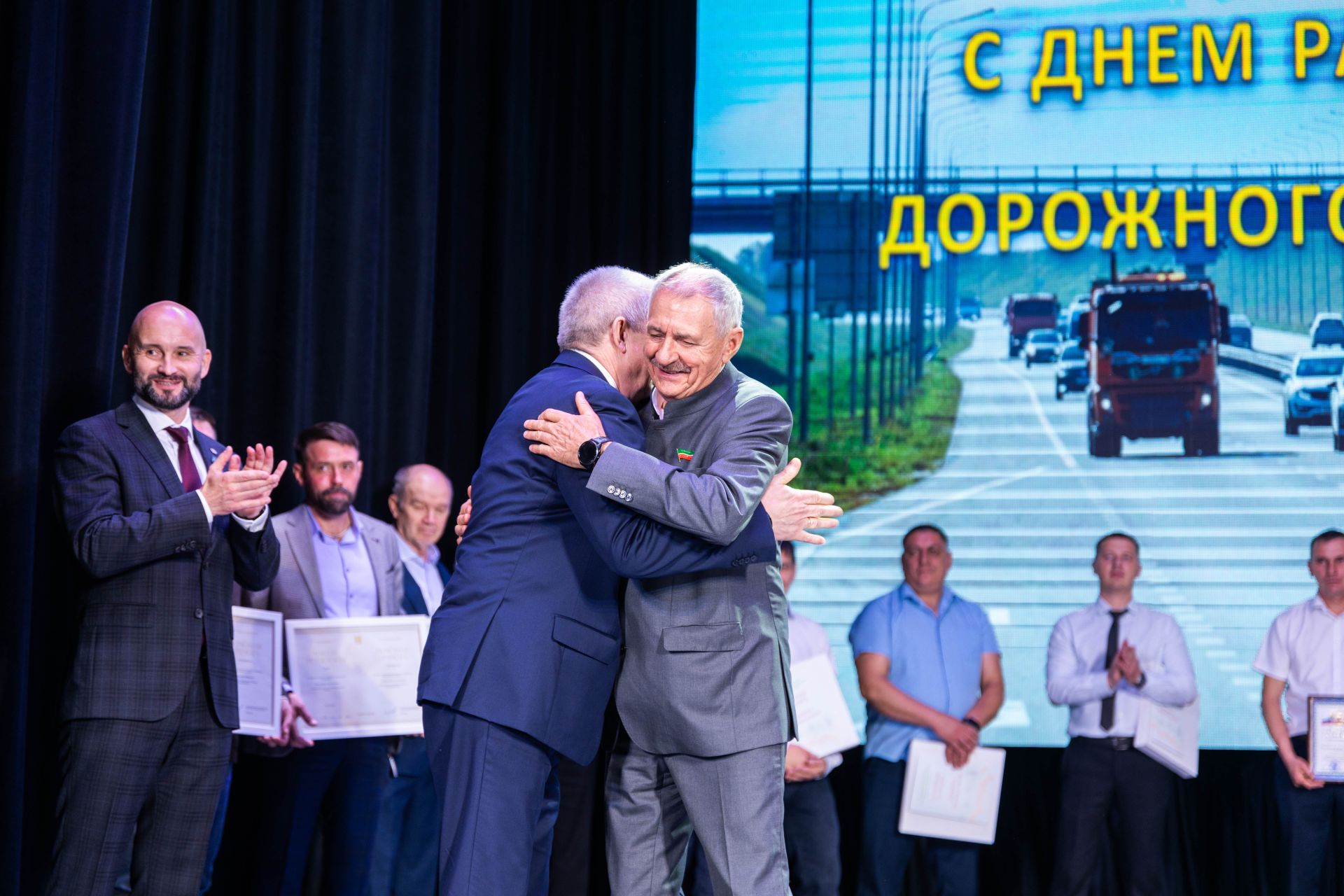 В Алексеевском районе наградили работников дорожной отрасли
