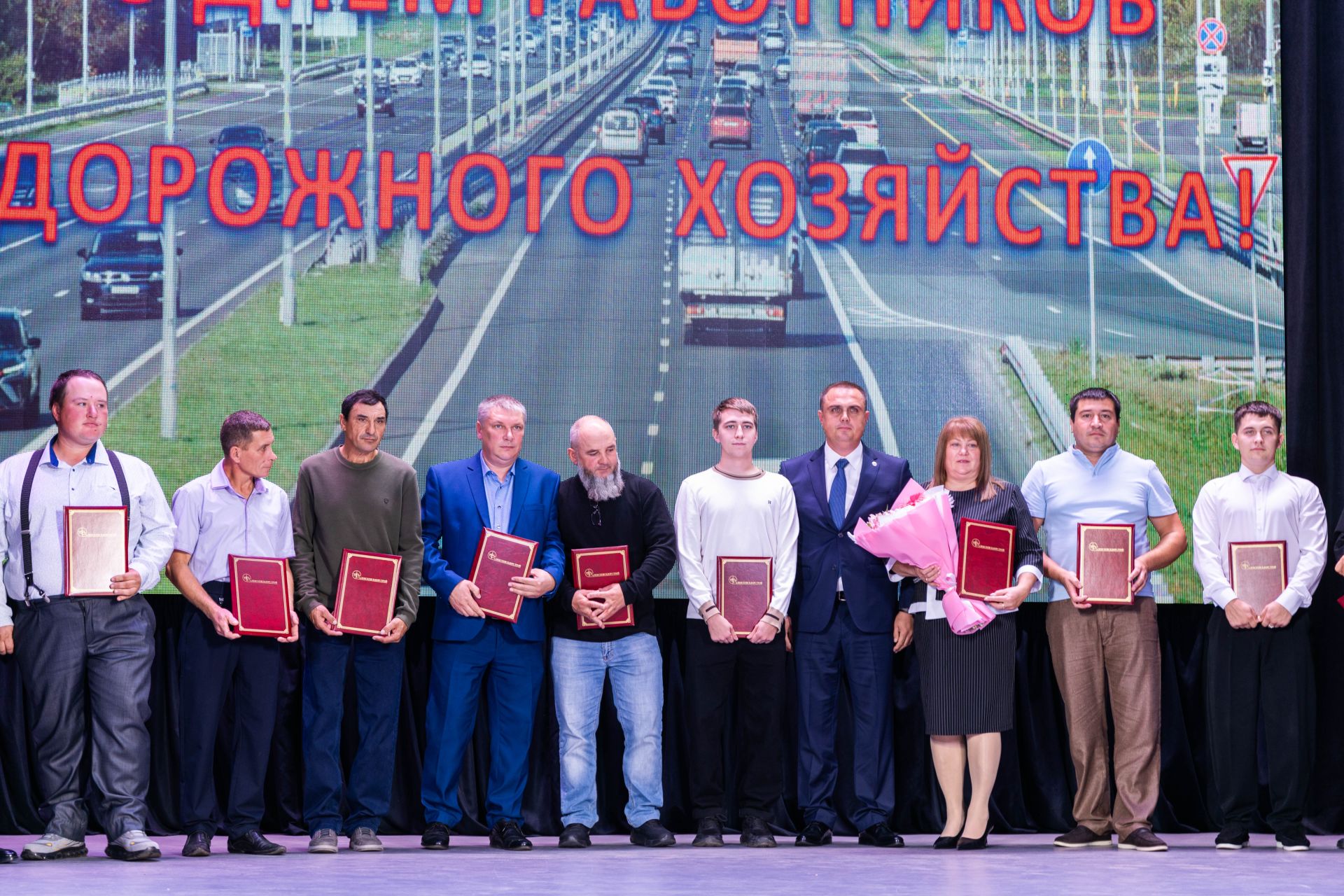 В Алексеевском районе наградили работников дорожной отрасли