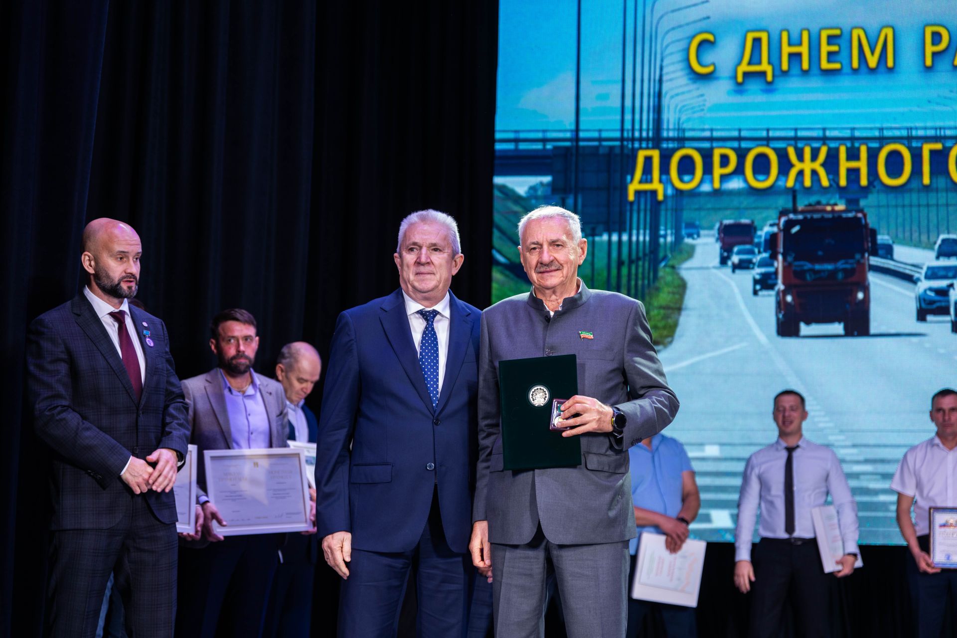 В Алексеевском районе наградили работников дорожной отрасли