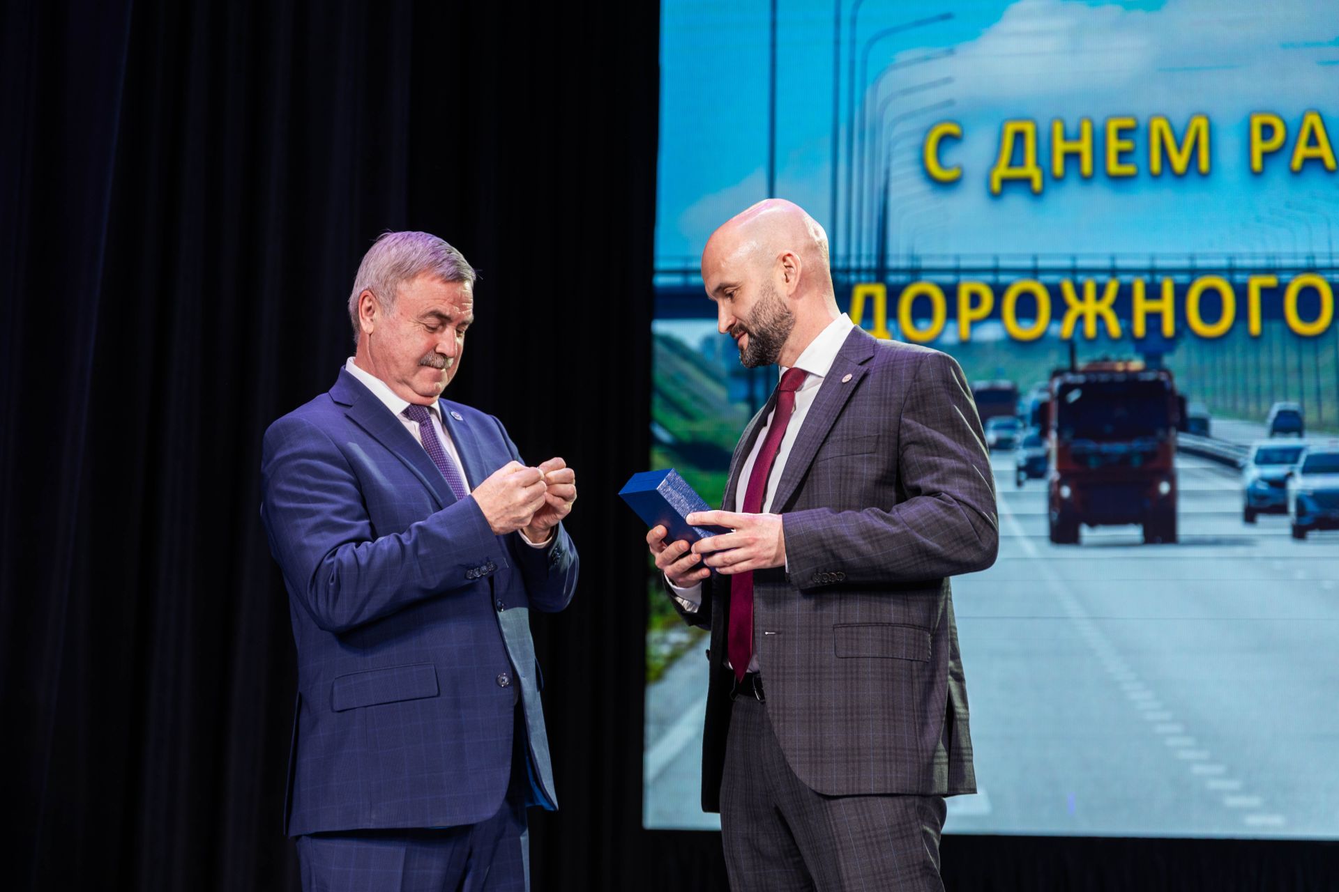 В Алексеевском районе наградили работников дорожной отрасли