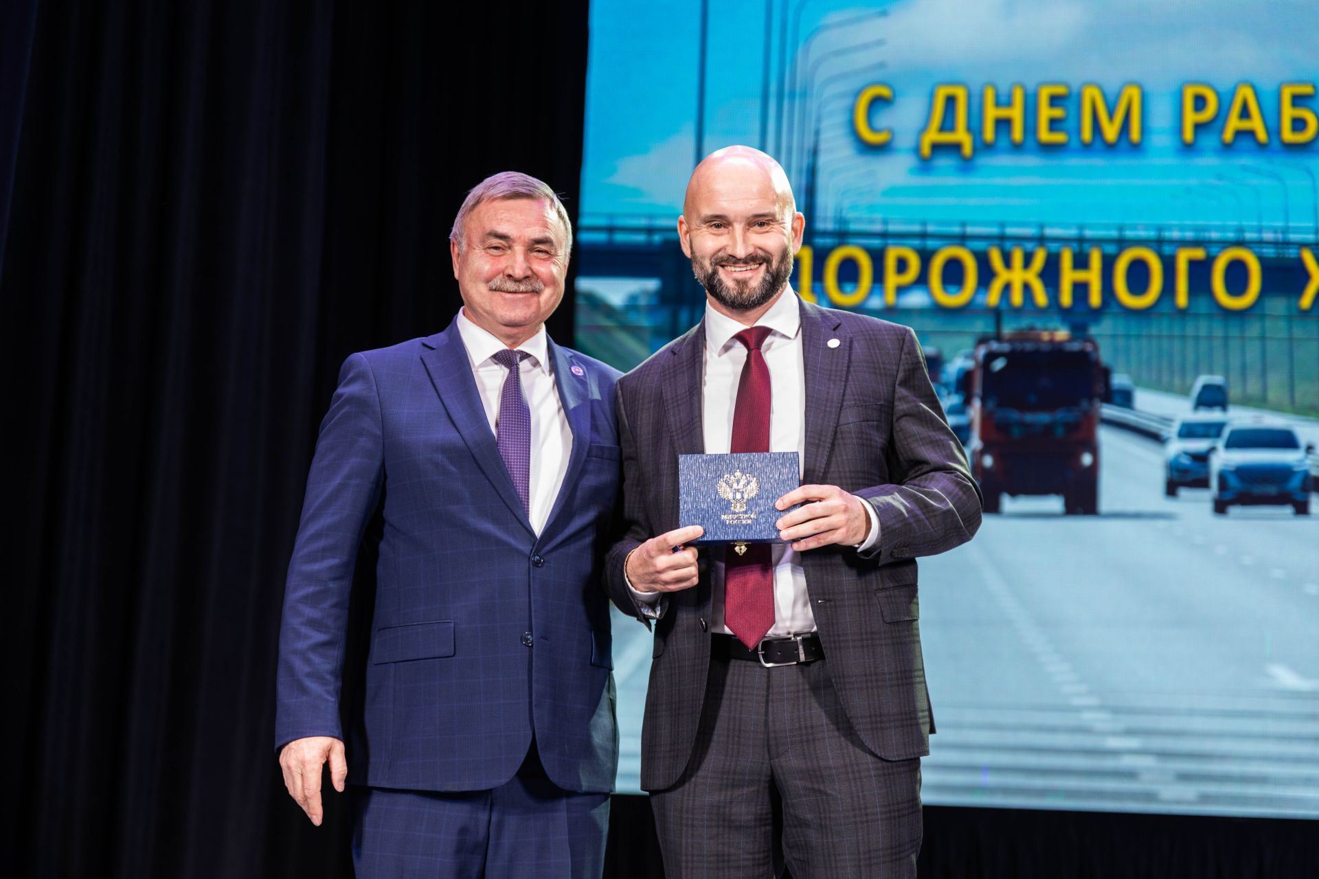 В Алексеевском районе наградили работников дорожной отрасли
