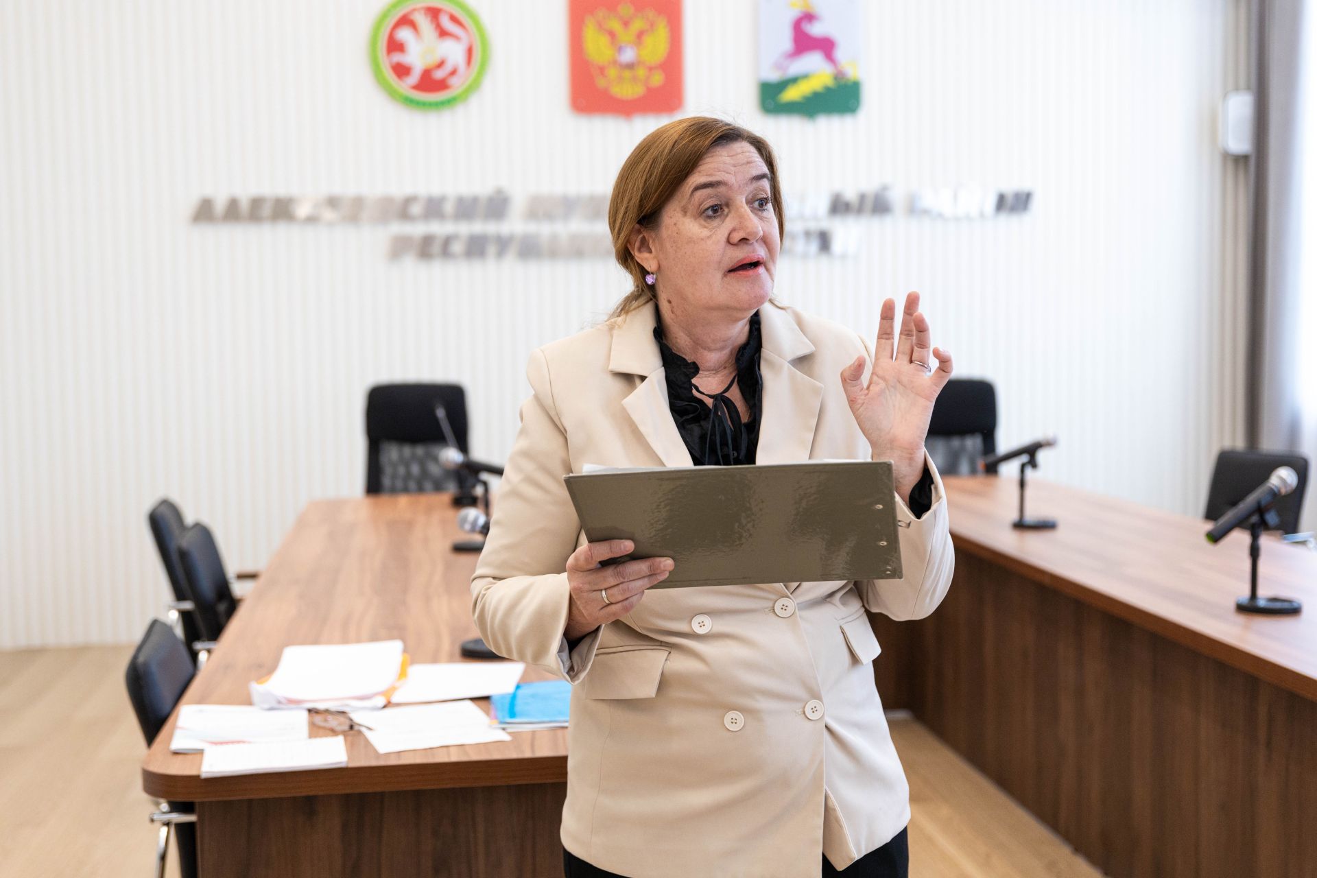 Светлана Захарова посетила школы и приют в Алексеевском районе