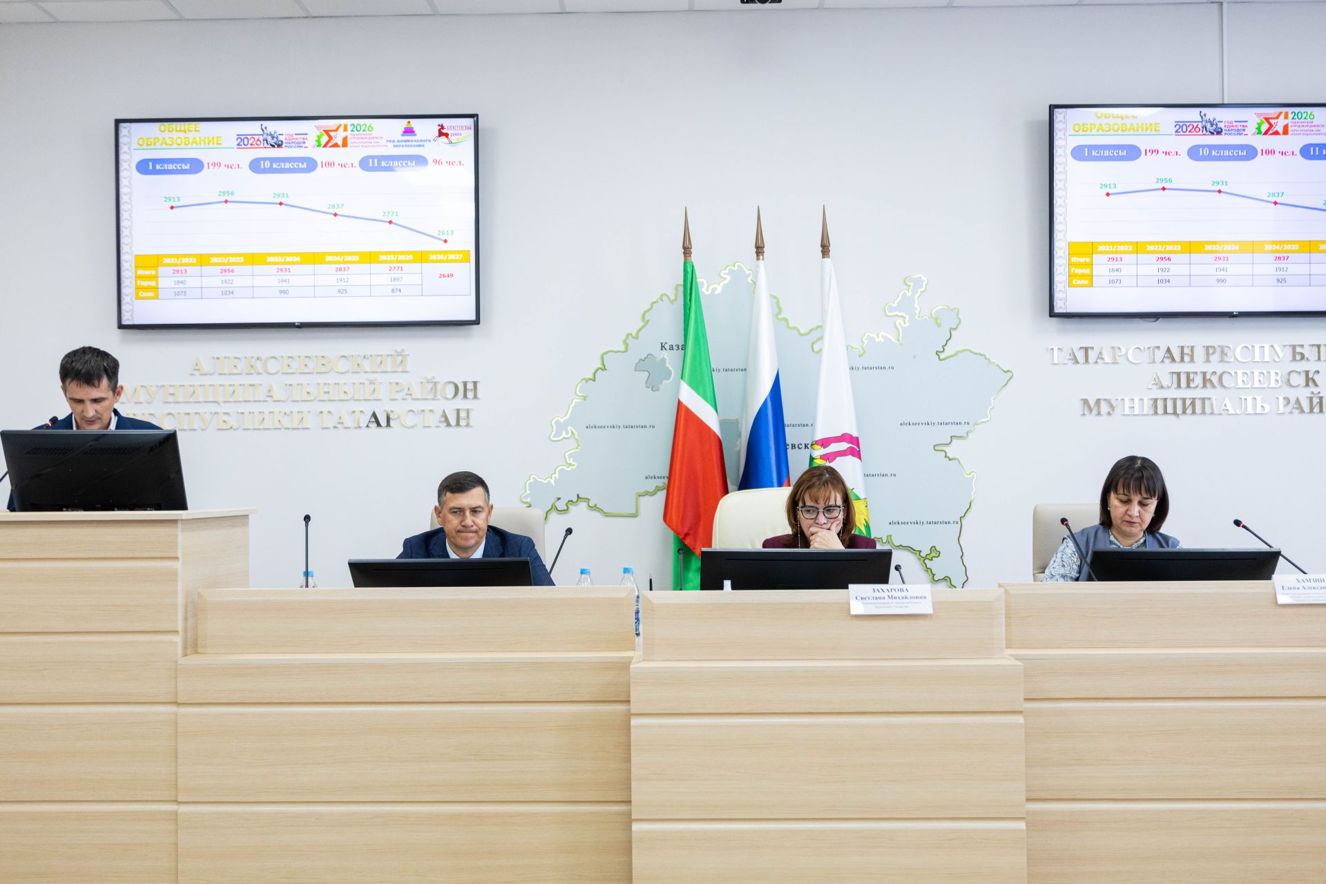 Светлана Захарова посетила школы и приют в Алексеевском районе