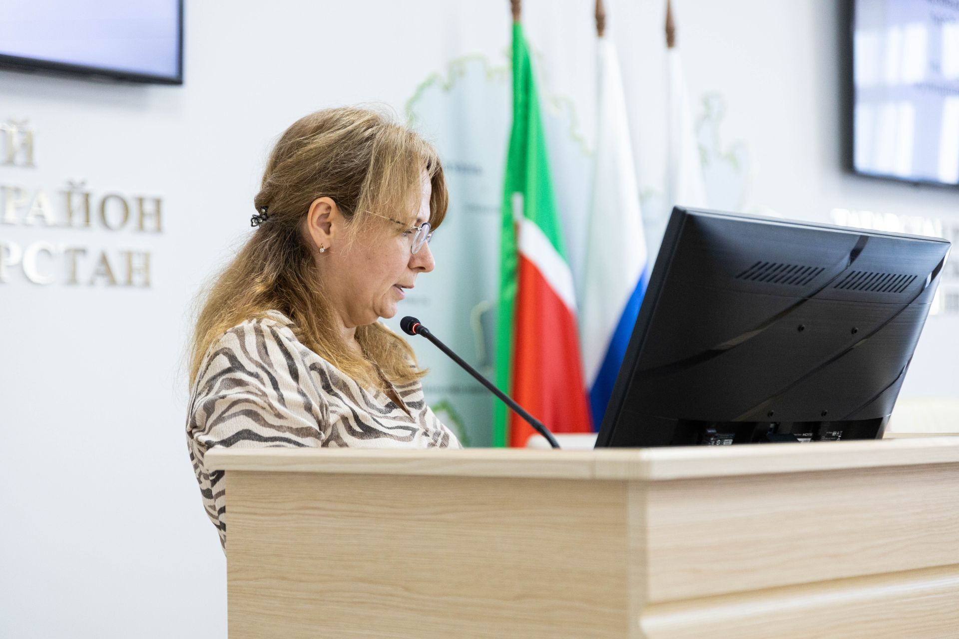 Светлана Захарова посетила школы и приют в Алексеевском районе
