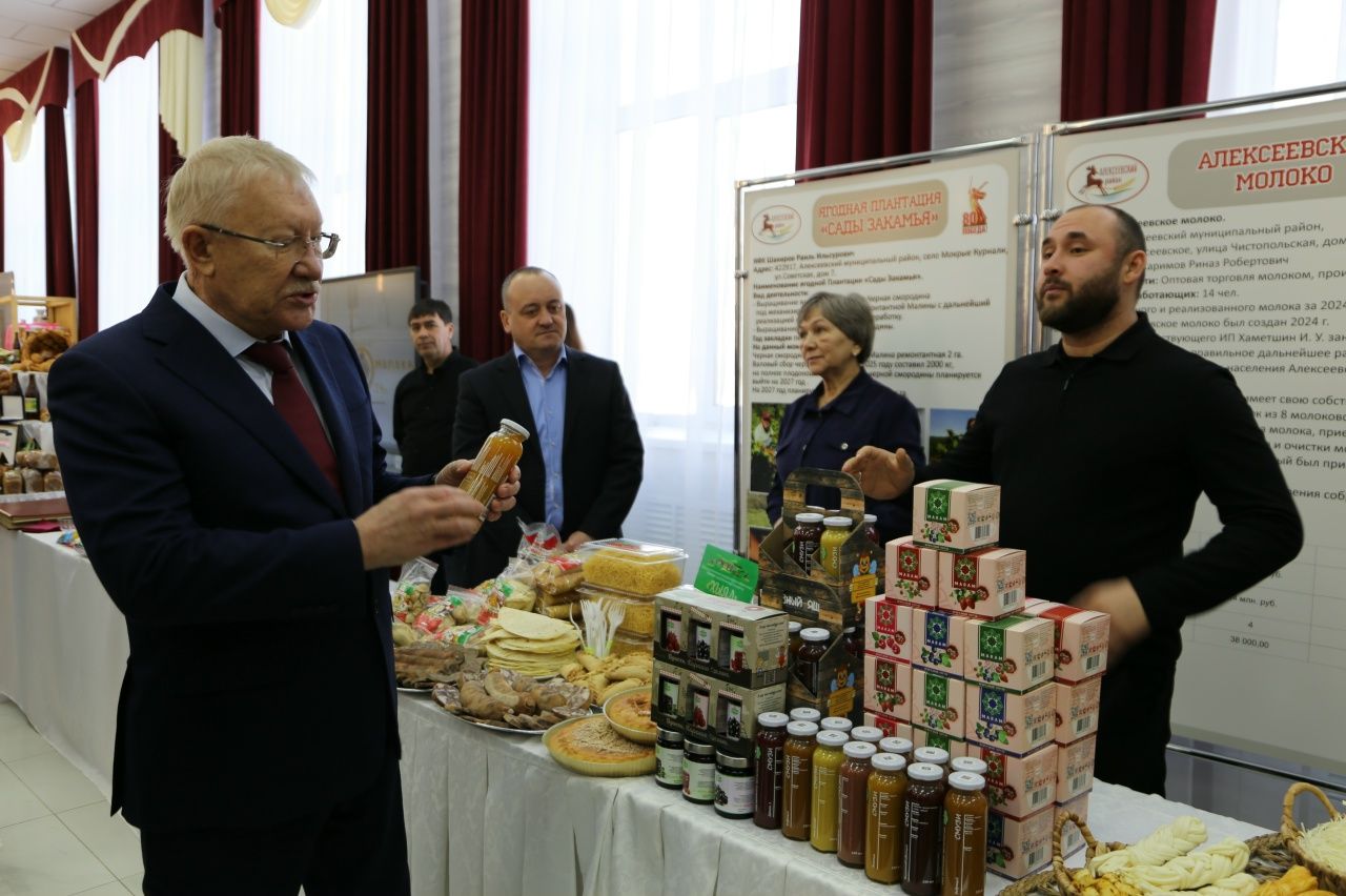 В Алексеевском районе присвоены почётные звания и вручены награды